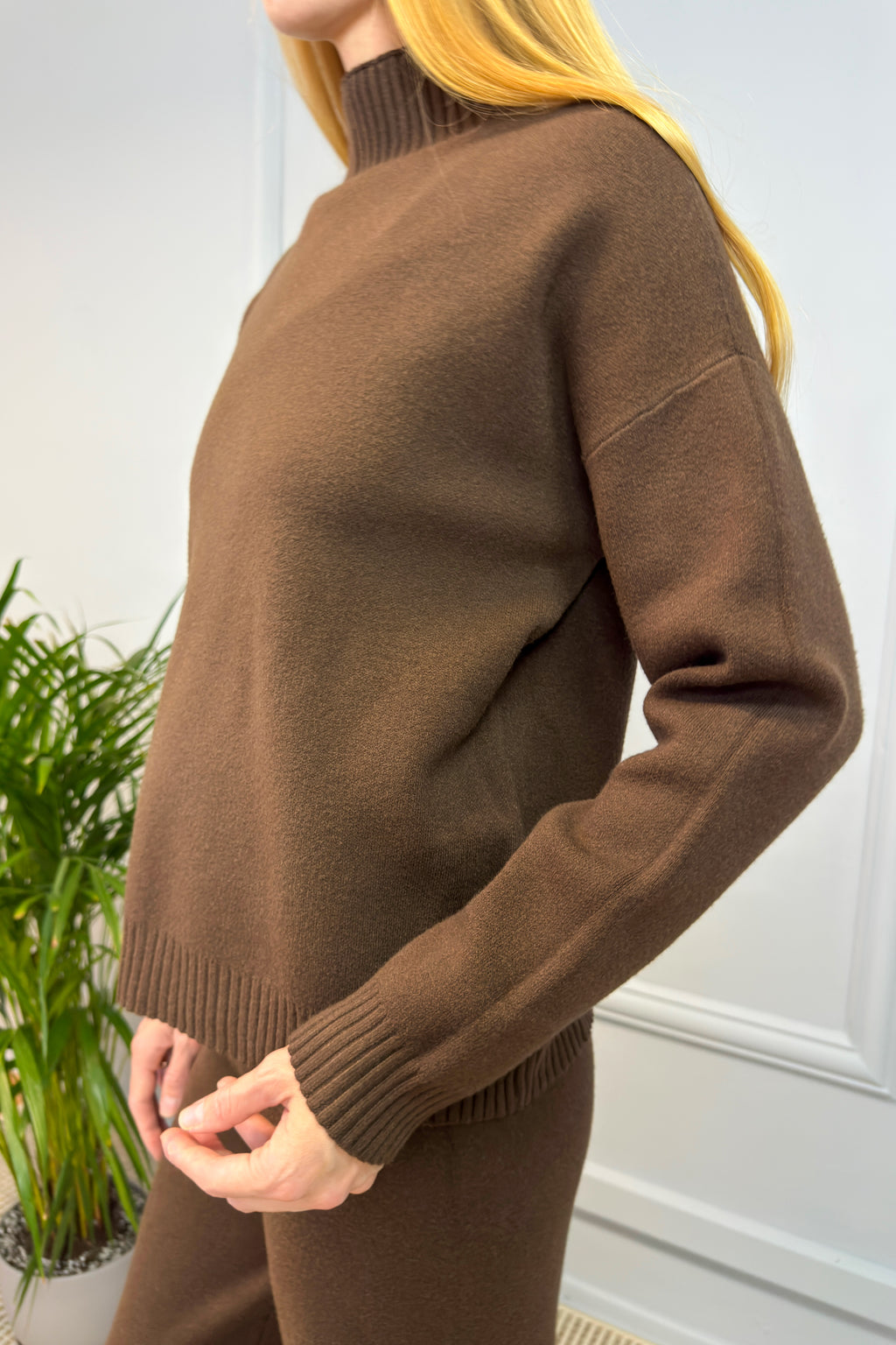 Brązowy dzianinowy komplet