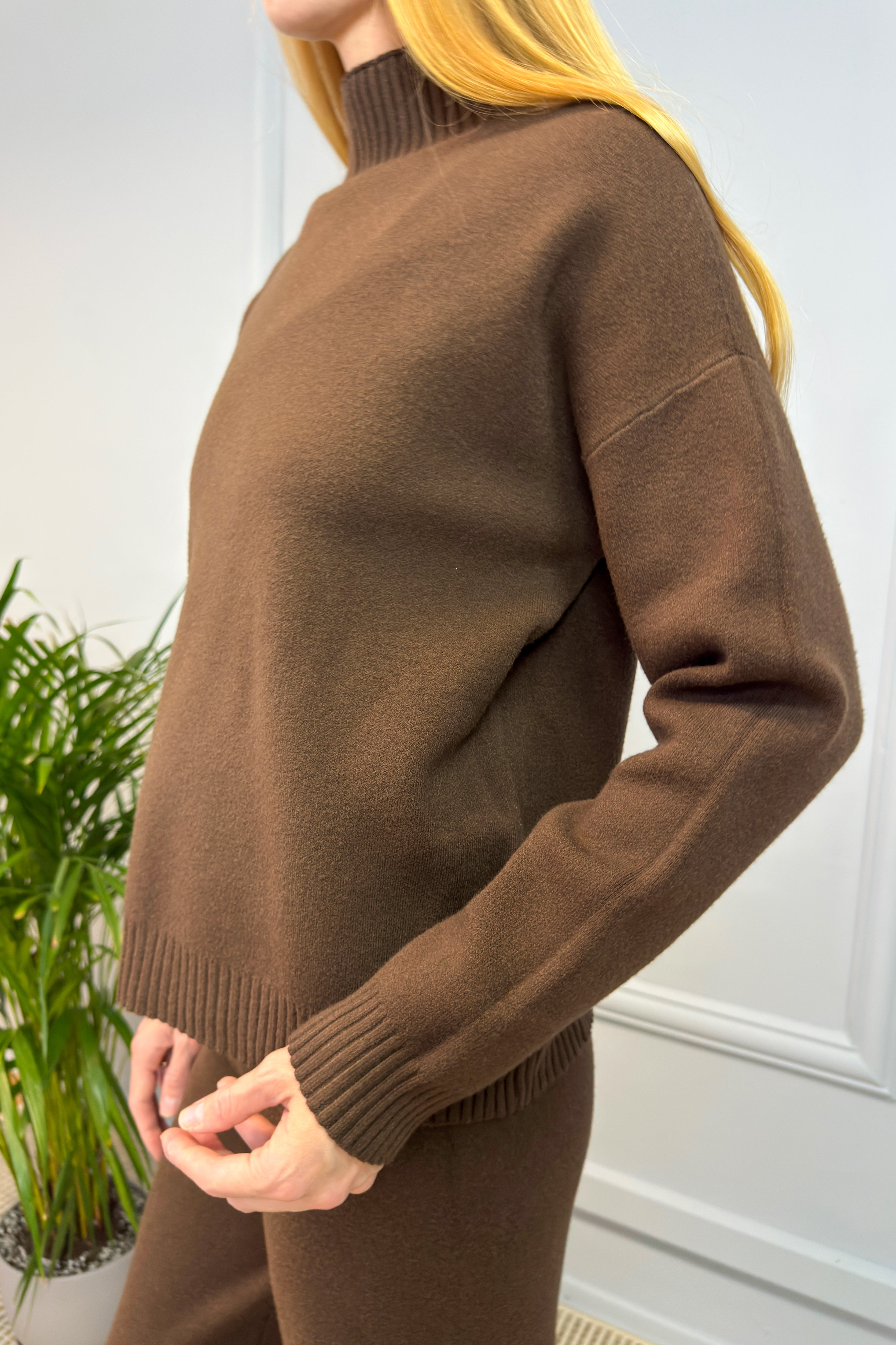 Brązowy dzianinowy komplet