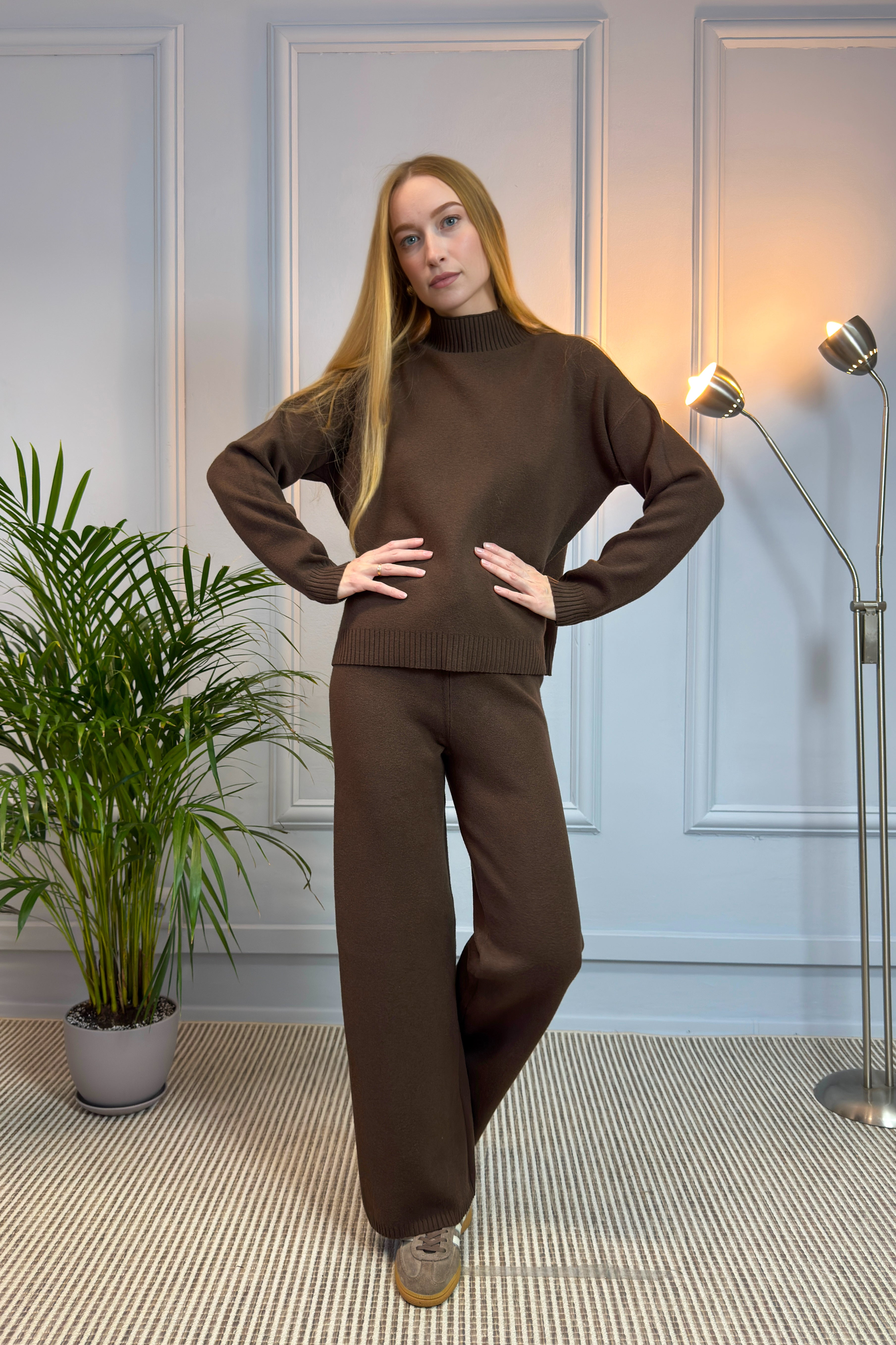 Brązowy dzianinowy komplet