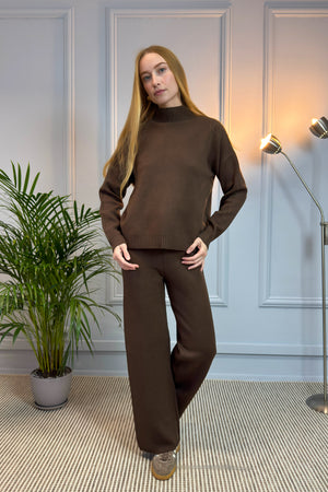 Brązowy dzianinowy komplet