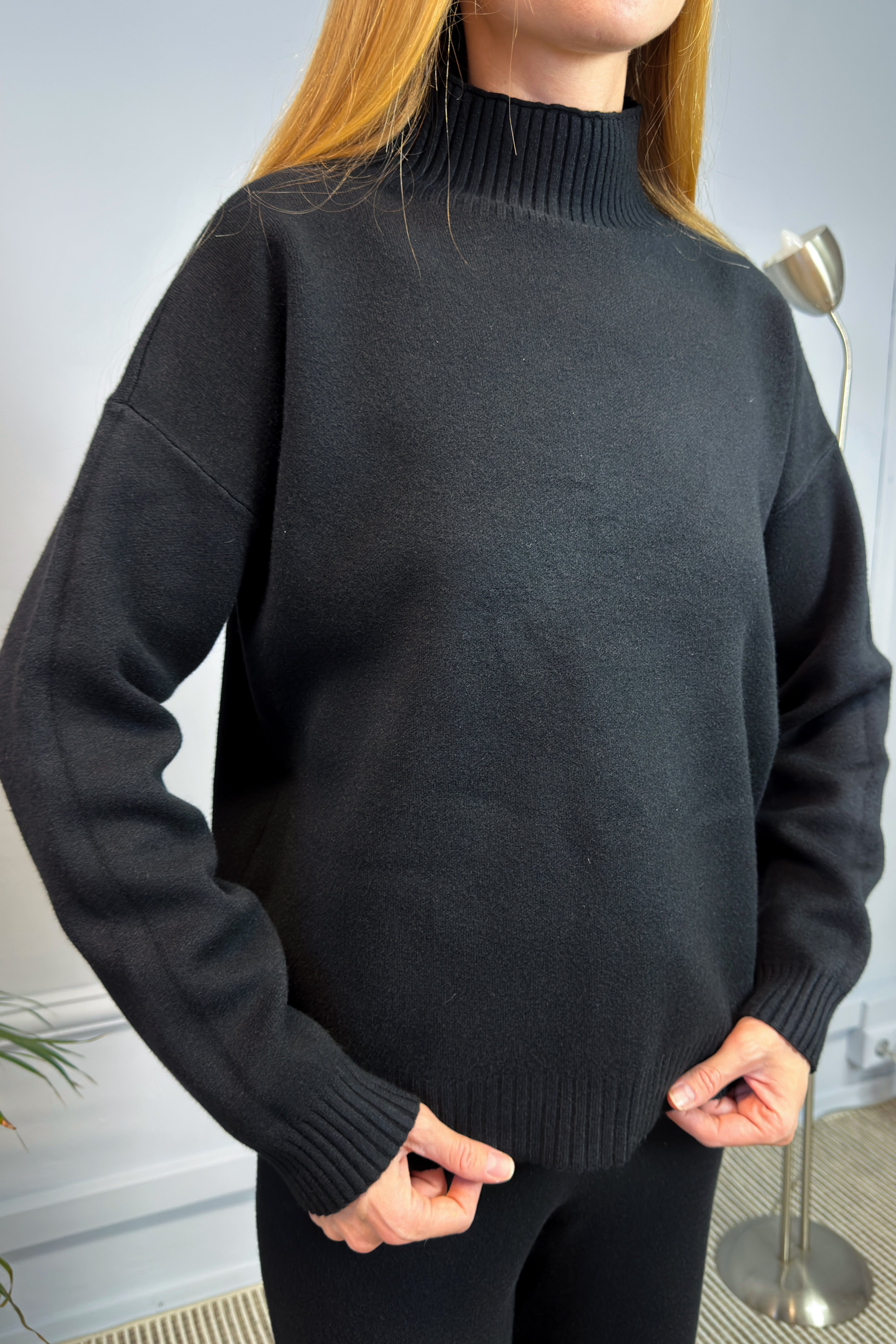 Czarny dzianinowy komplet