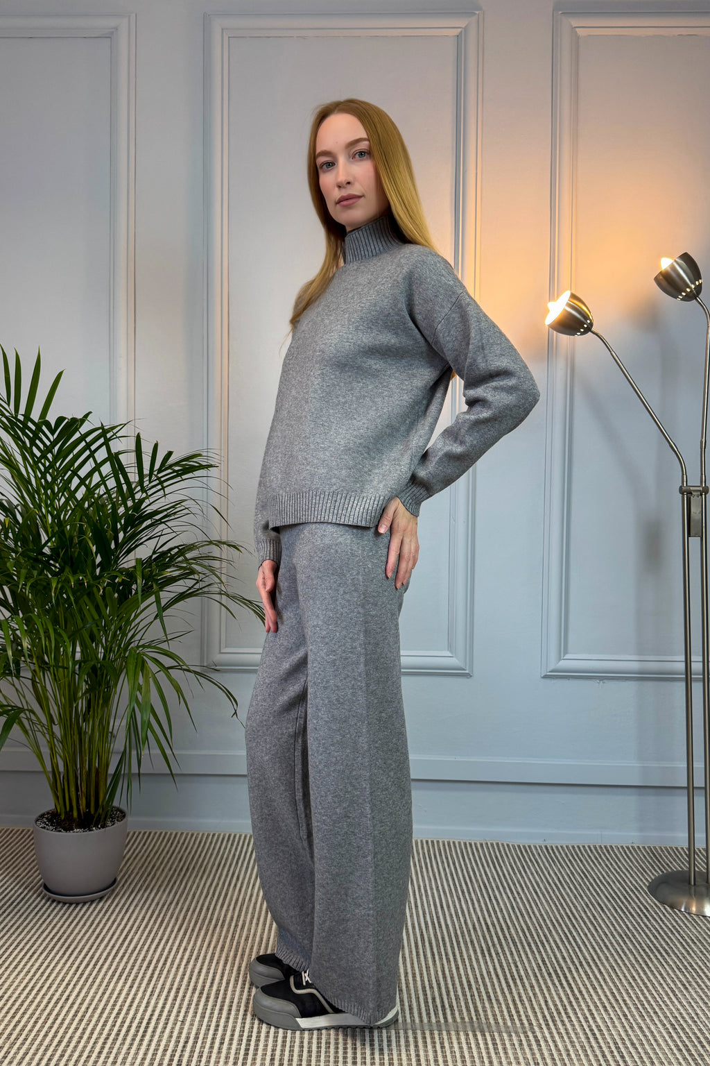 Szary dzianinowy komplet