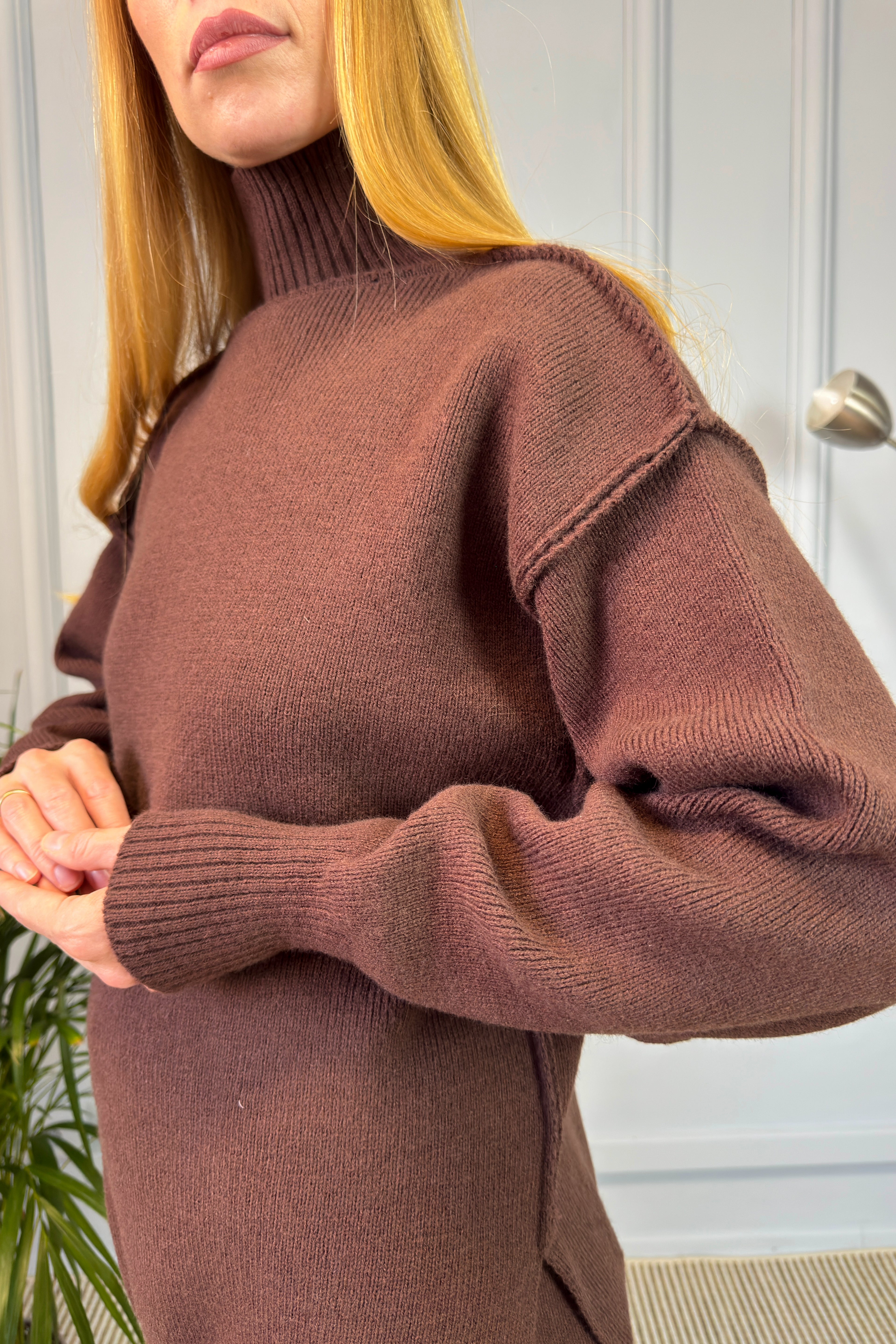 Brązowy dzianinowy komplet z długim swetrem