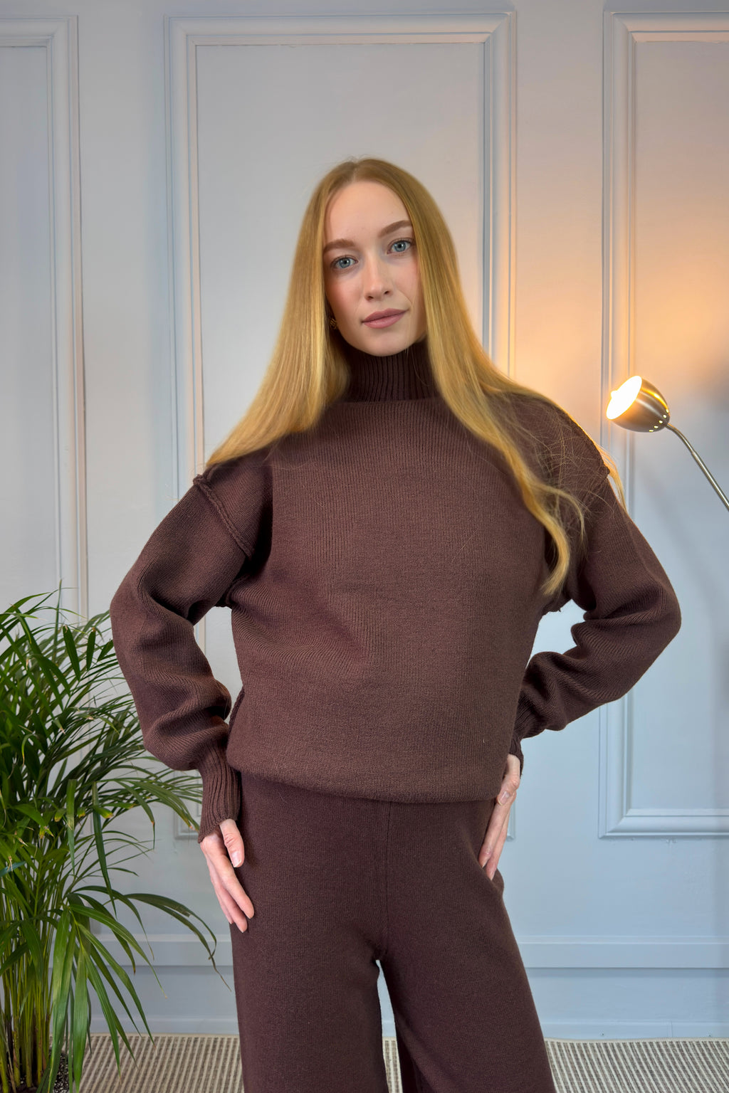 Brązowy dzianinowy komplet z długim swetrem