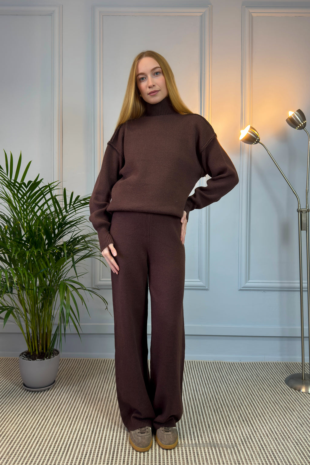 Brązowy dzianinowy komplet z długim swetrem