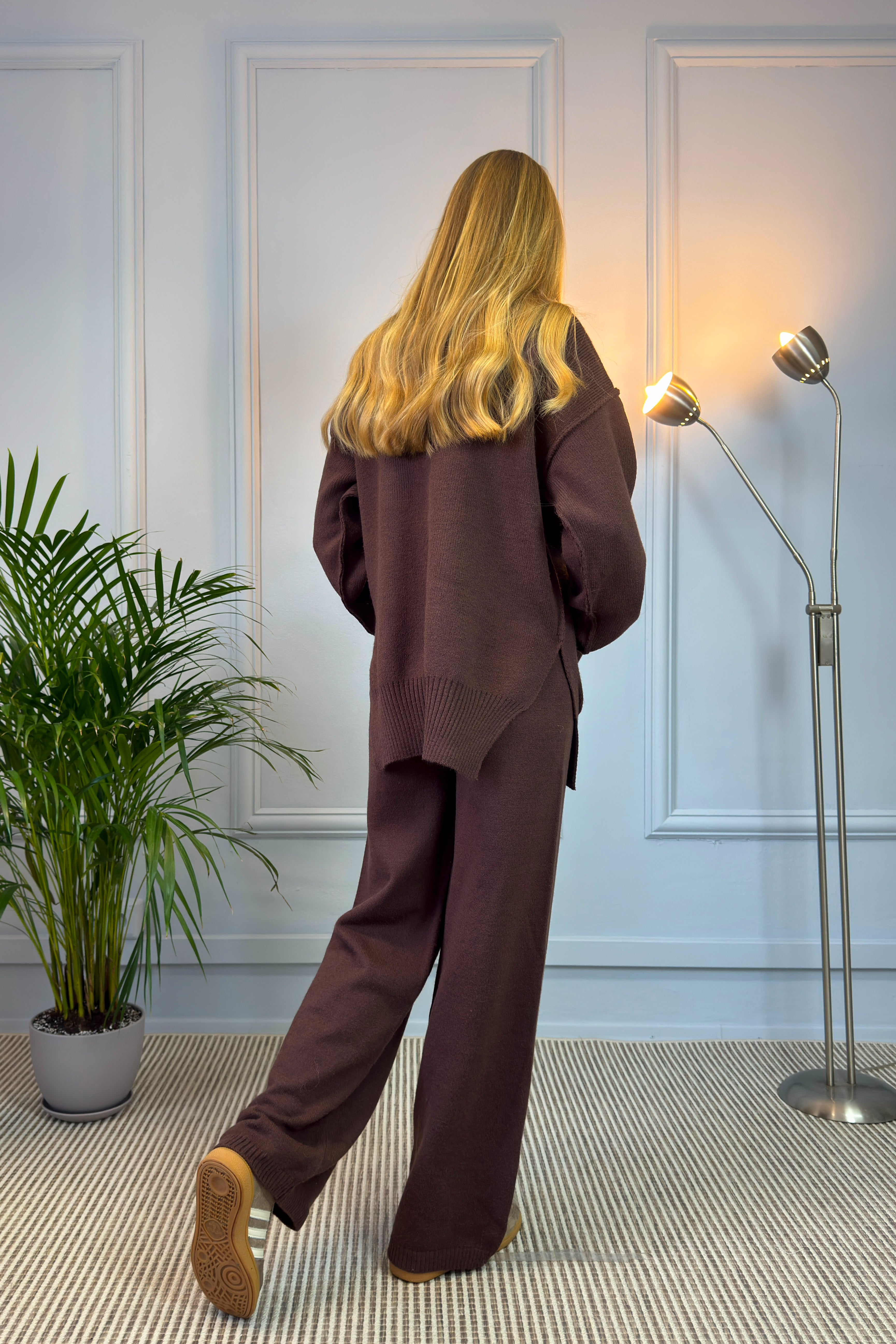 Brązowy dzianinowy komplet z długim swetrem