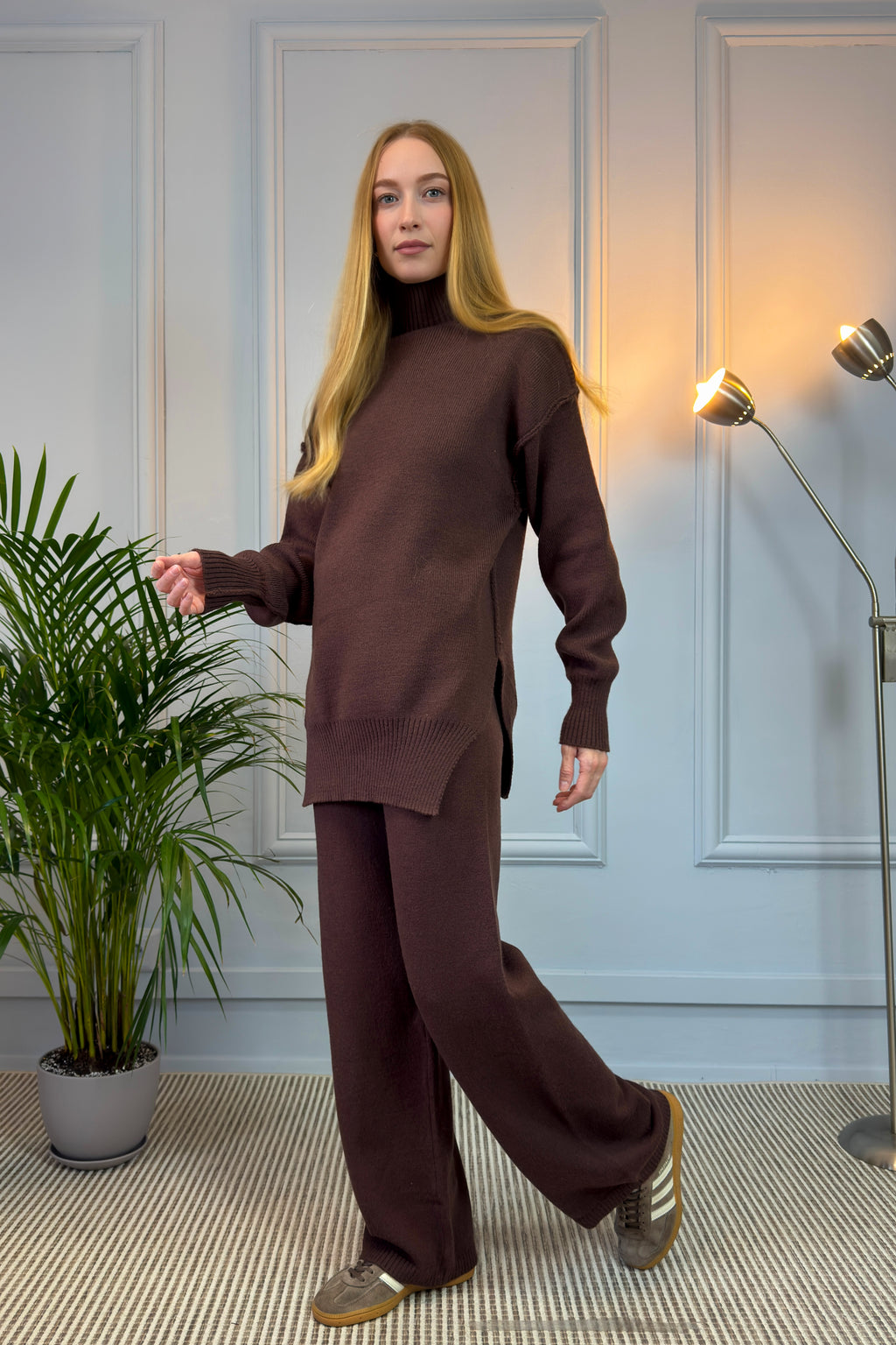 Brązowy dzianinowy komplet z długim swetrem