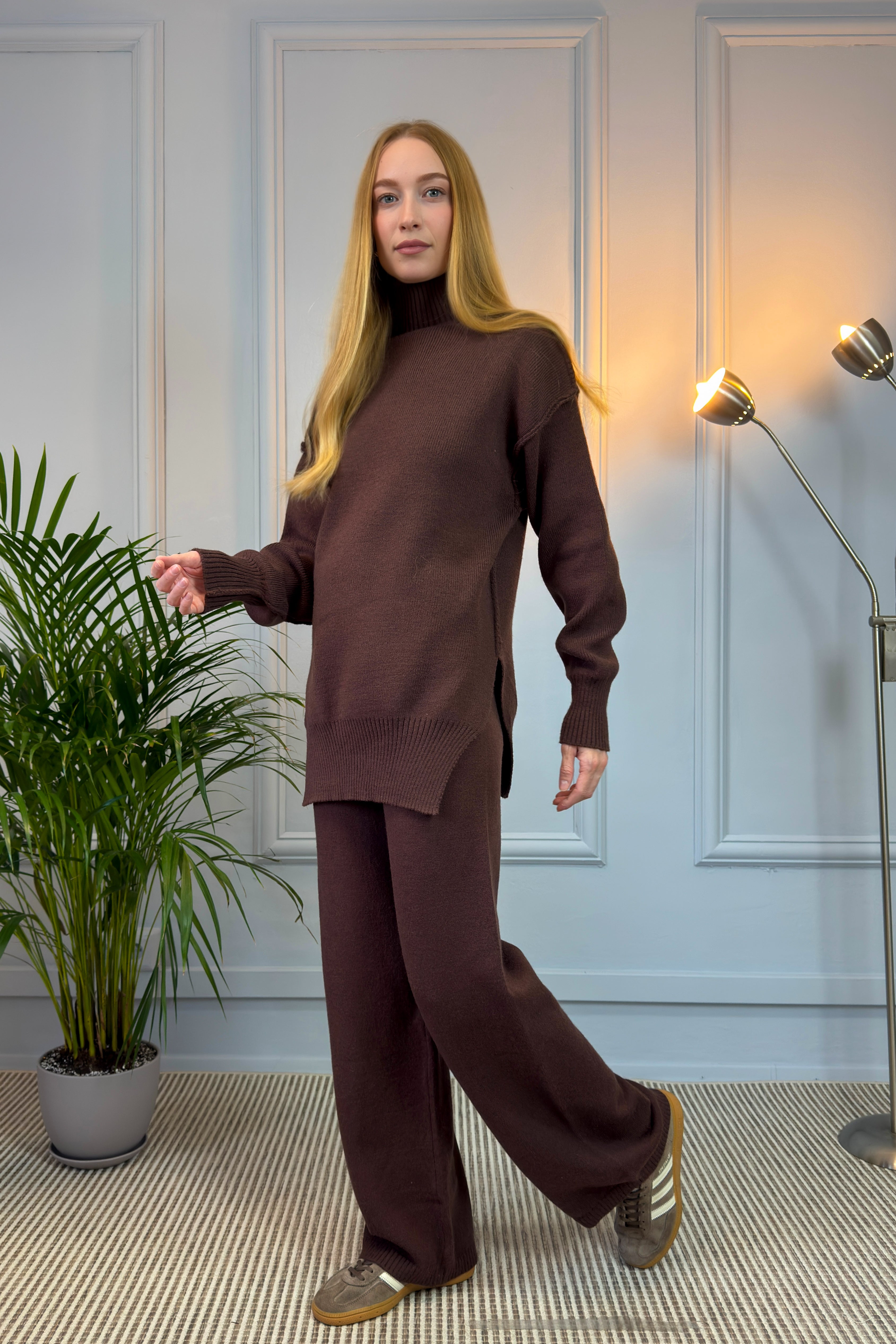 Brązowy dzianinowy komplet z długim swetrem