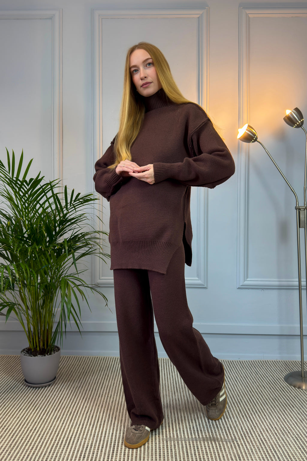 Brązowy dzianinowy komplet z długim swetrem