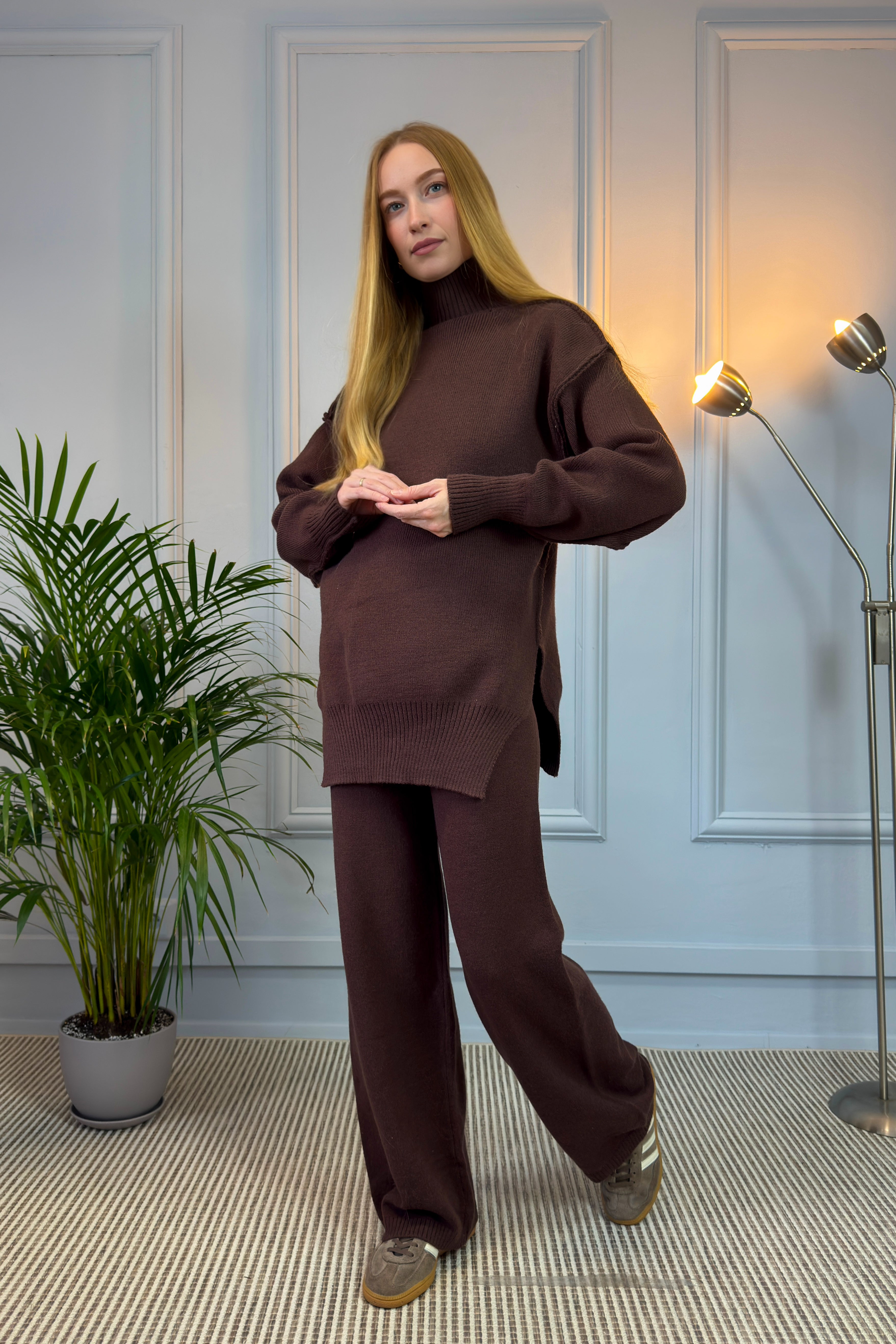 Brązowy dzianinowy komplet z długim swetrem