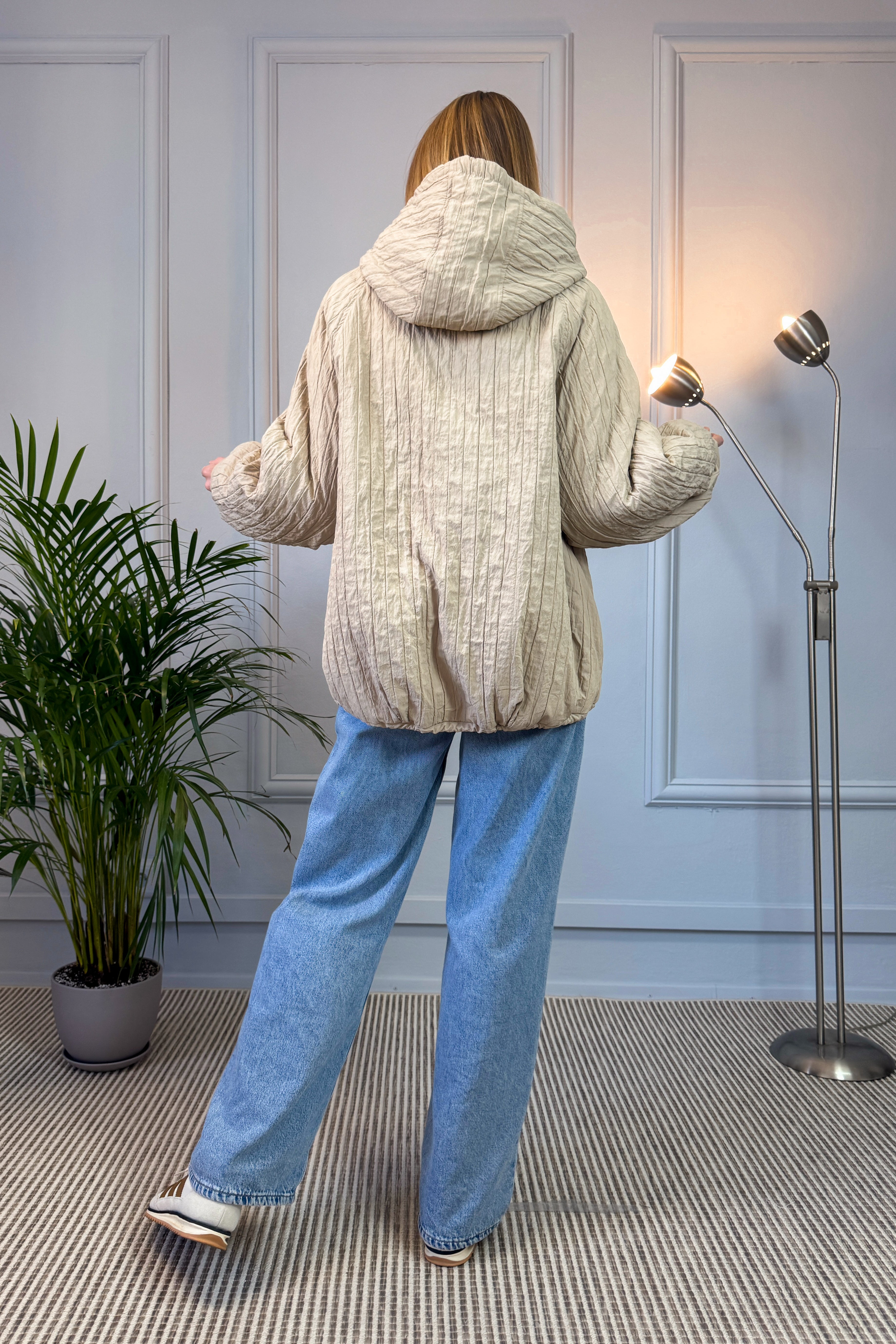 Pikowana kurtka w kolorze beżowym