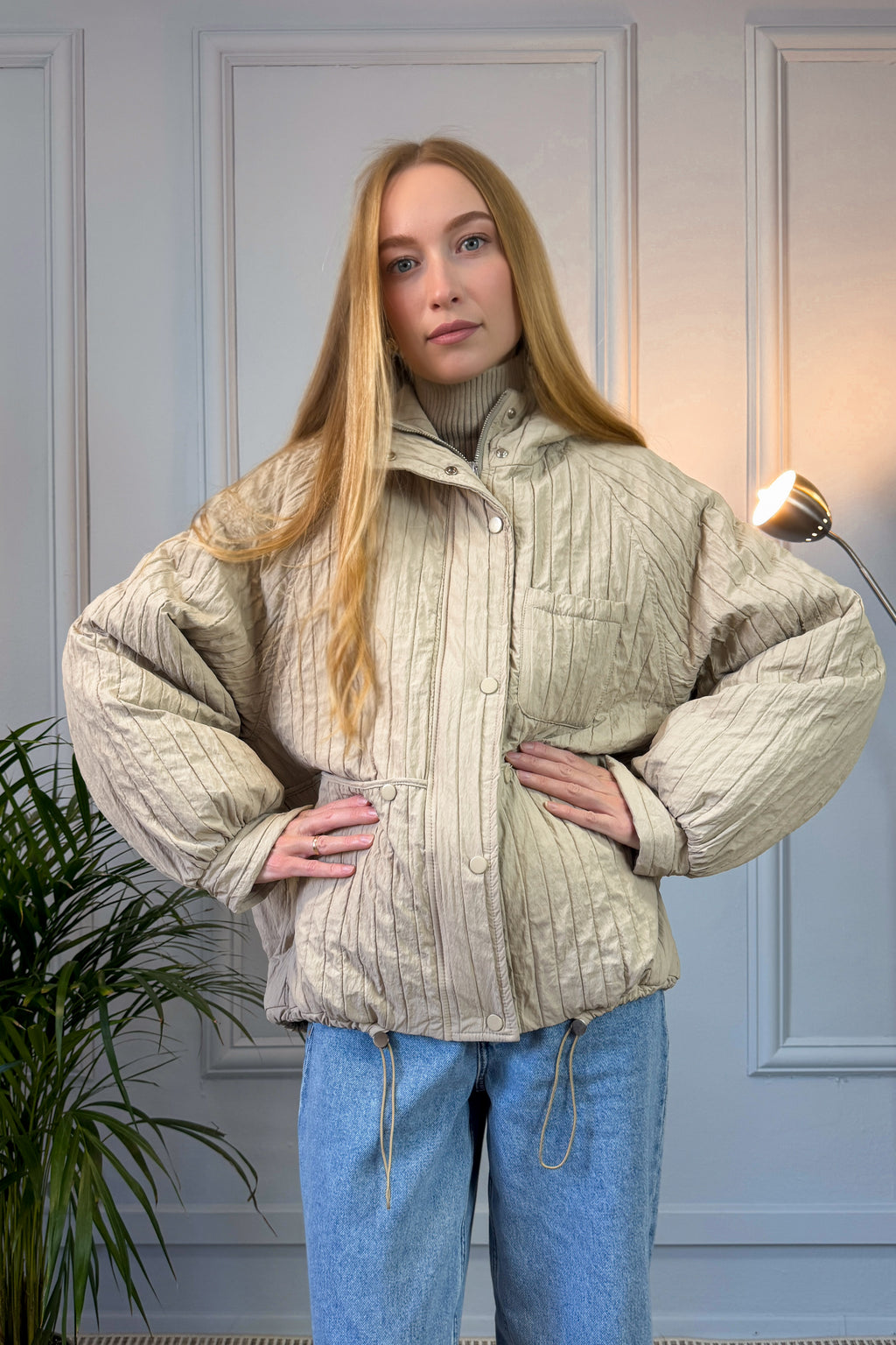 Pikowana kurtka w kolorze beżowym