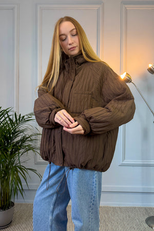 Pikowana kurtka w kolorze czekoladowym