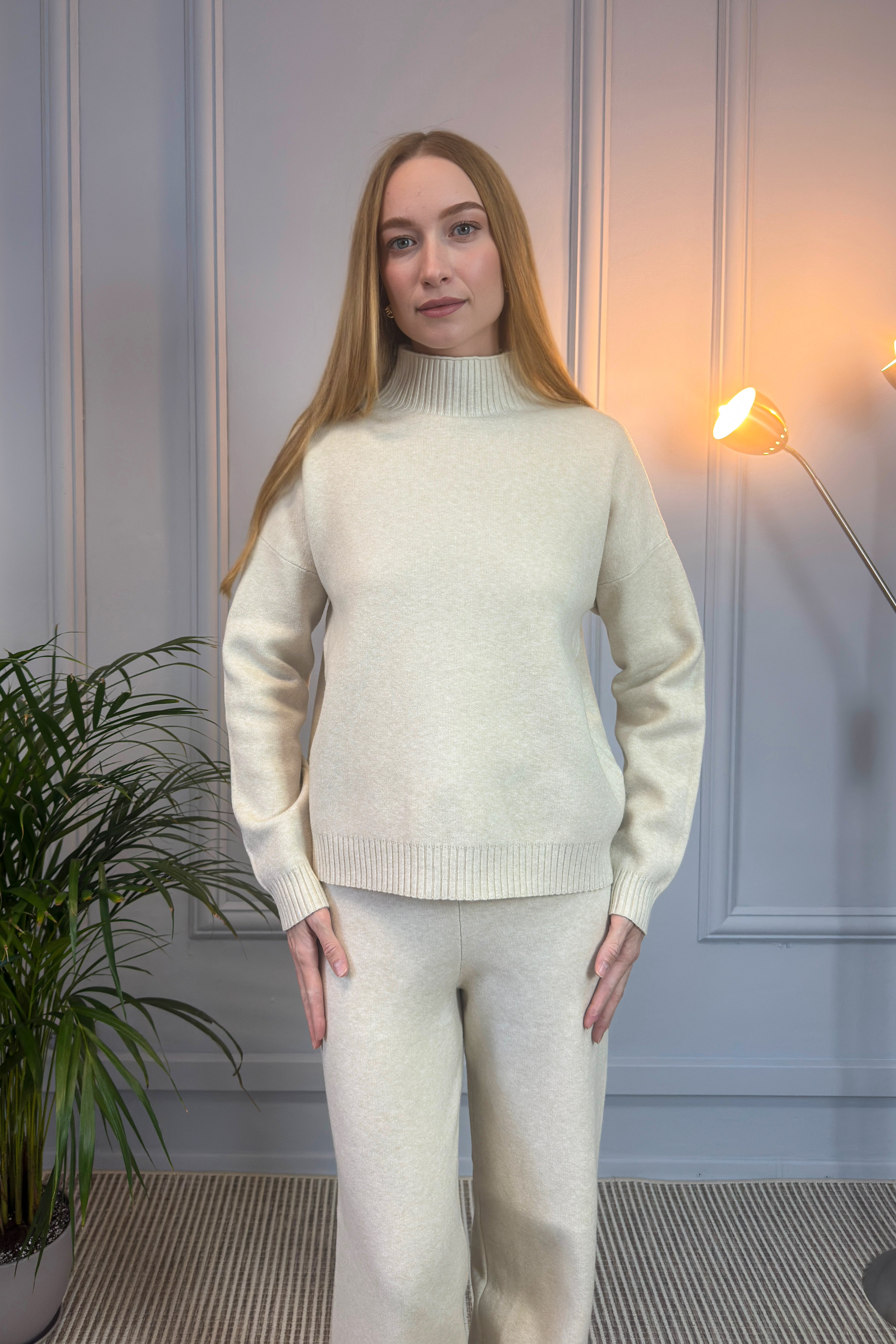 Kremowy dzianinowy komplet