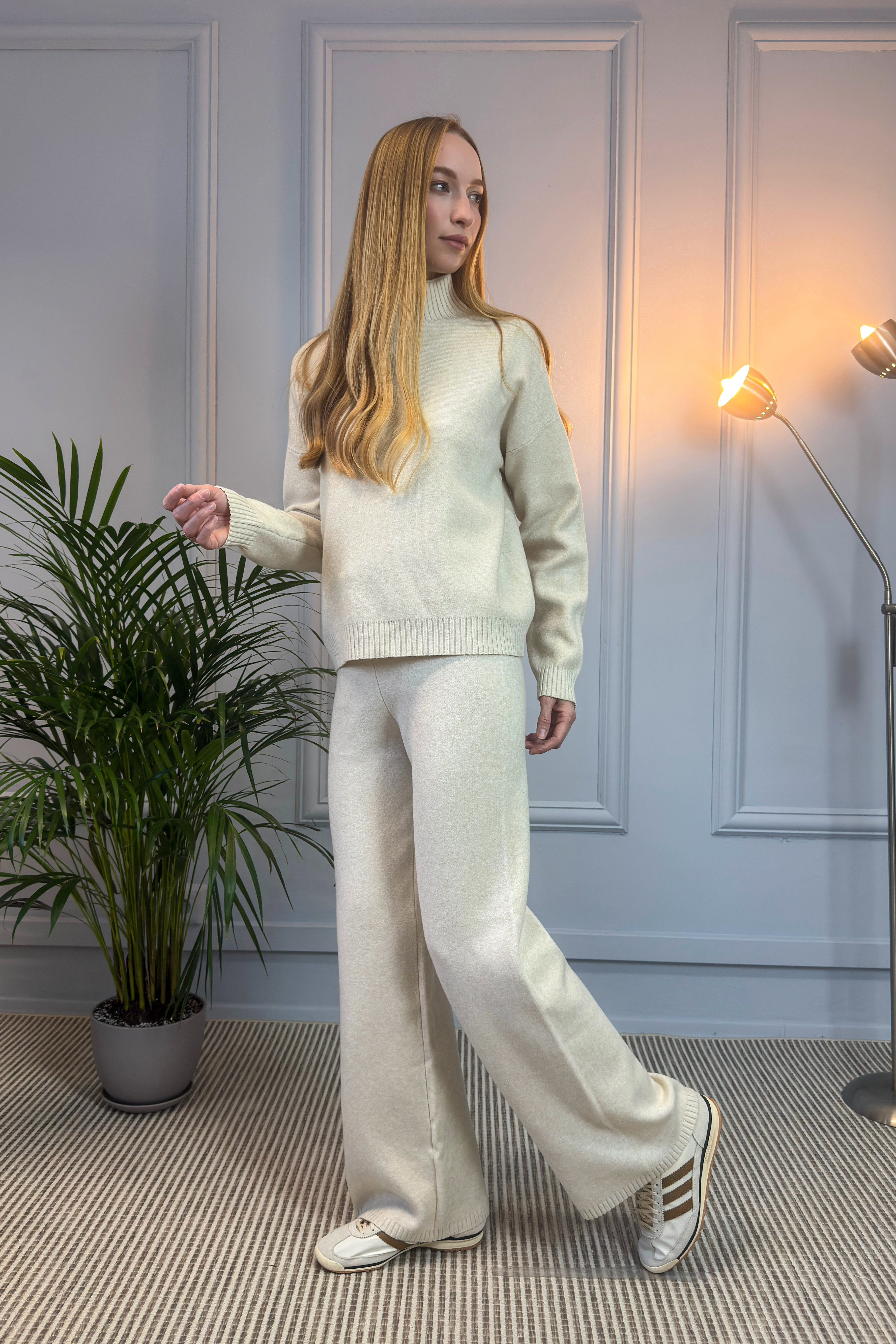 Kremowy dzianinowy komplet