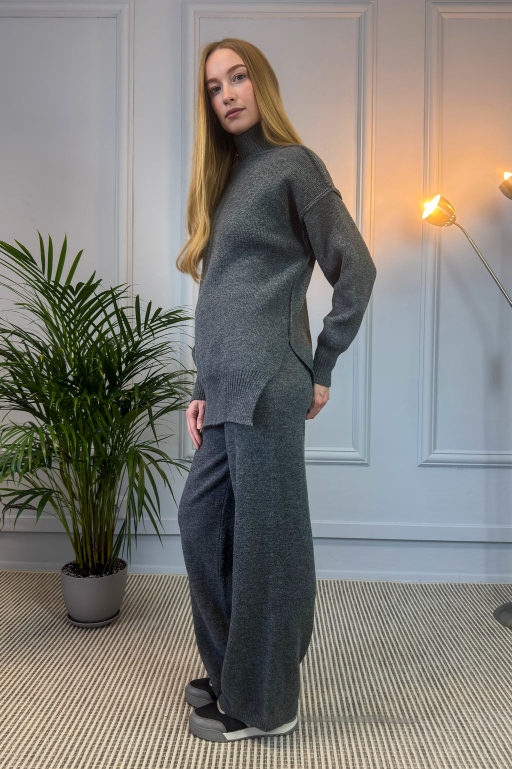 Grafitowy dzianinowy komplet z długim swetrem