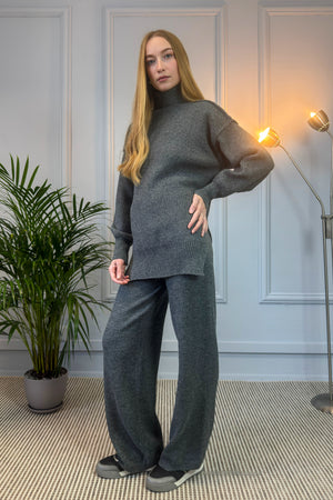 Grafitowy dzianinowy komplet z długim swetrem