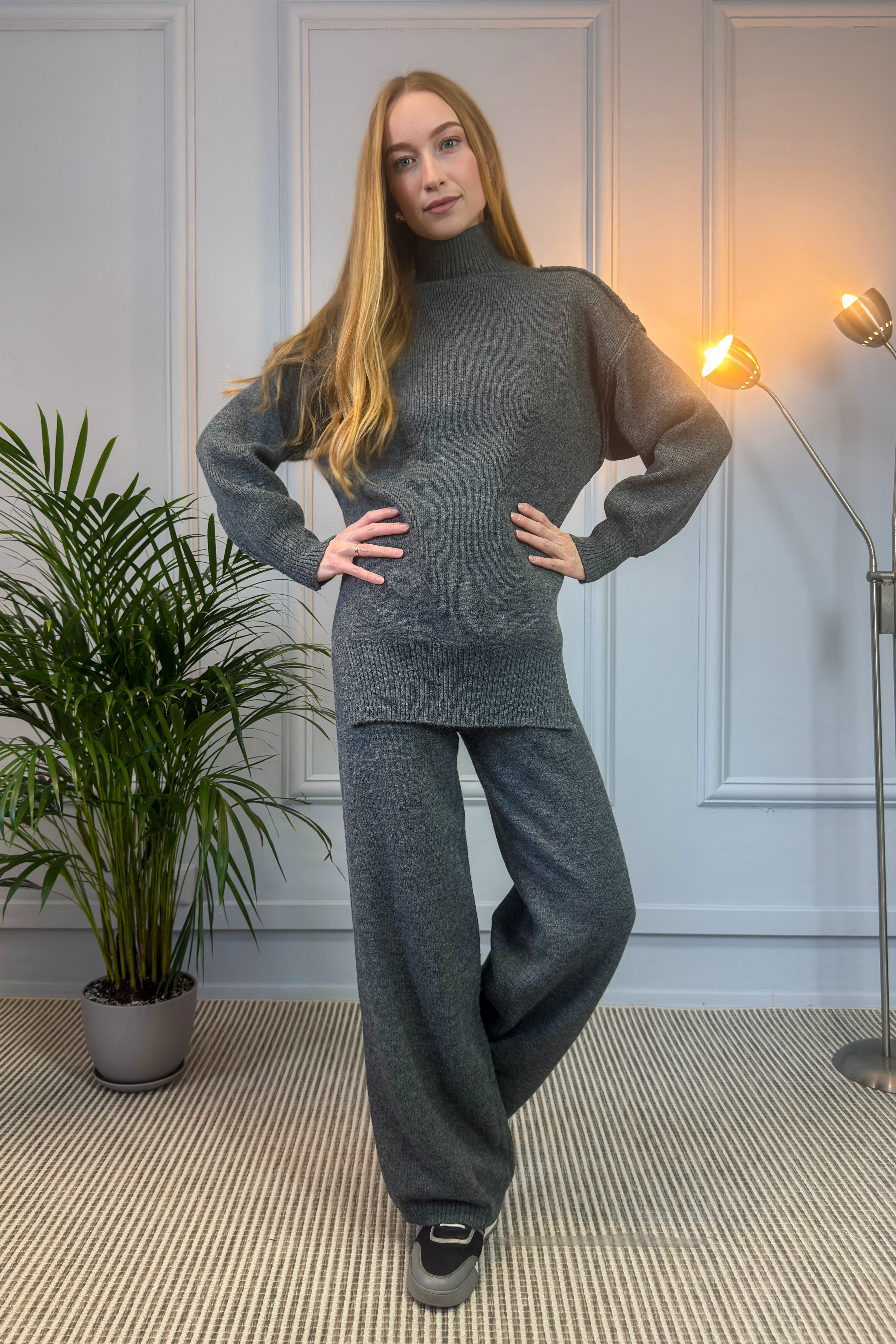 Grafitowy dzianinowy komplet z długim swetrem