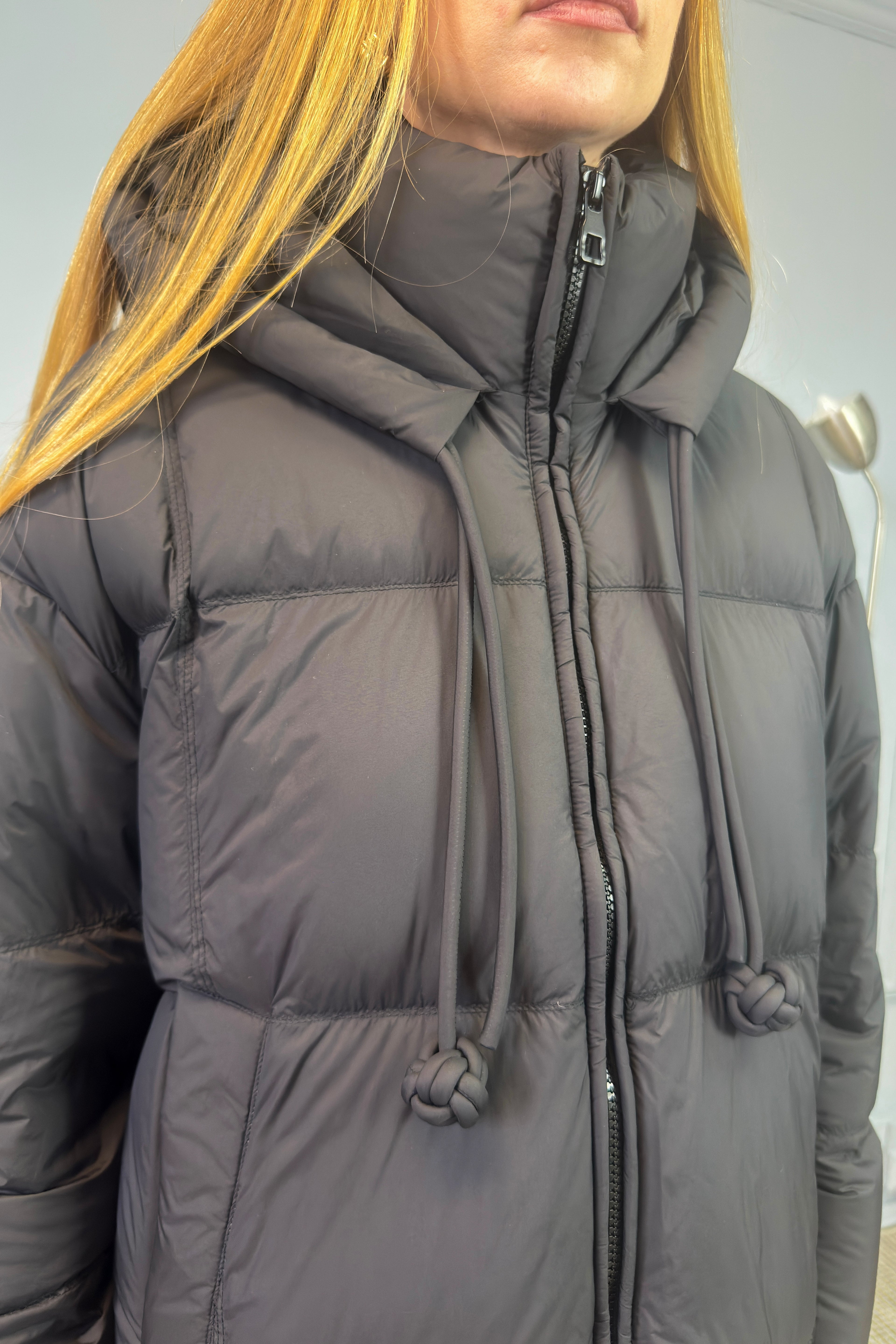 Czarna pikowana kurtka zimowa