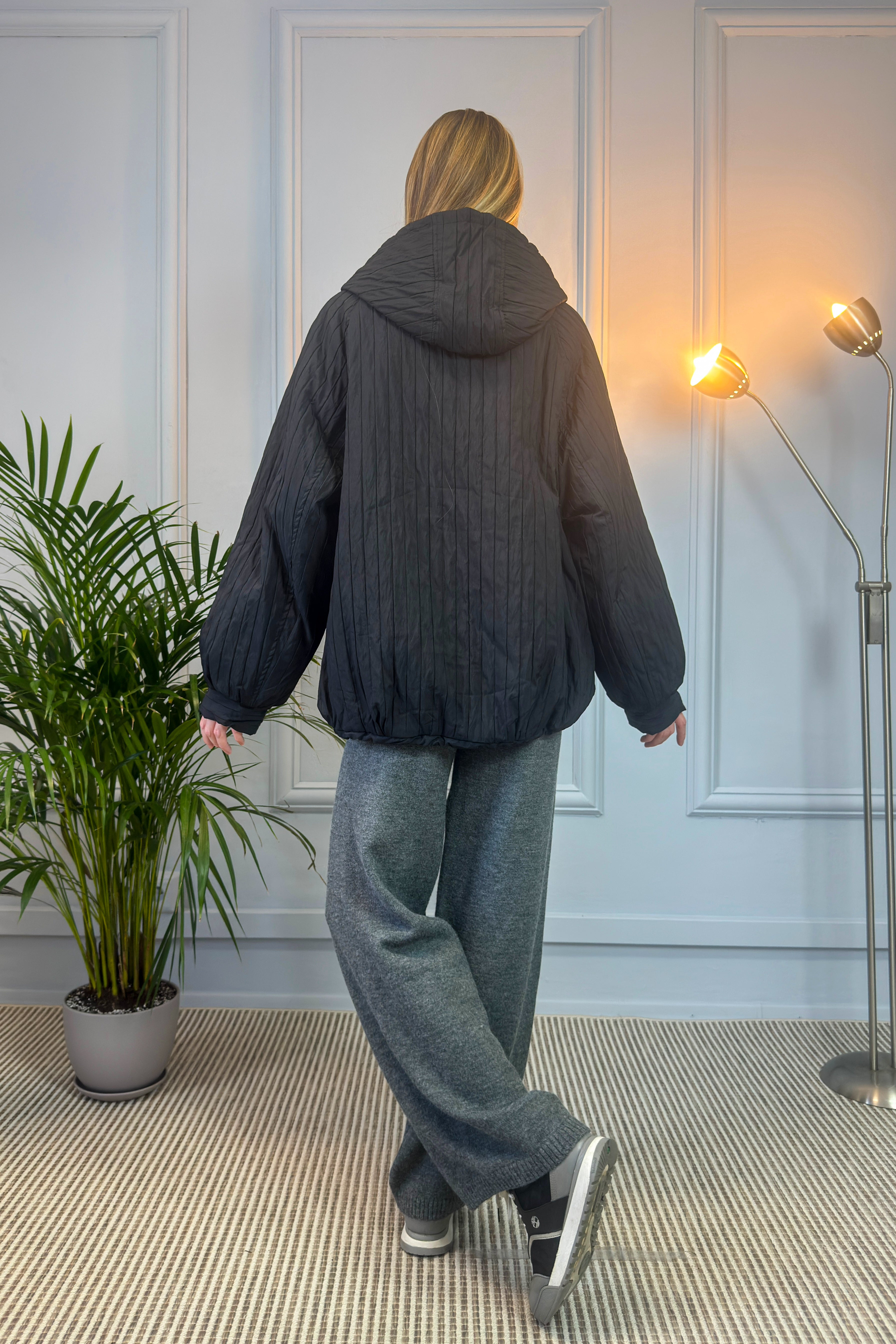 Czarna pikowana kurtka oversize