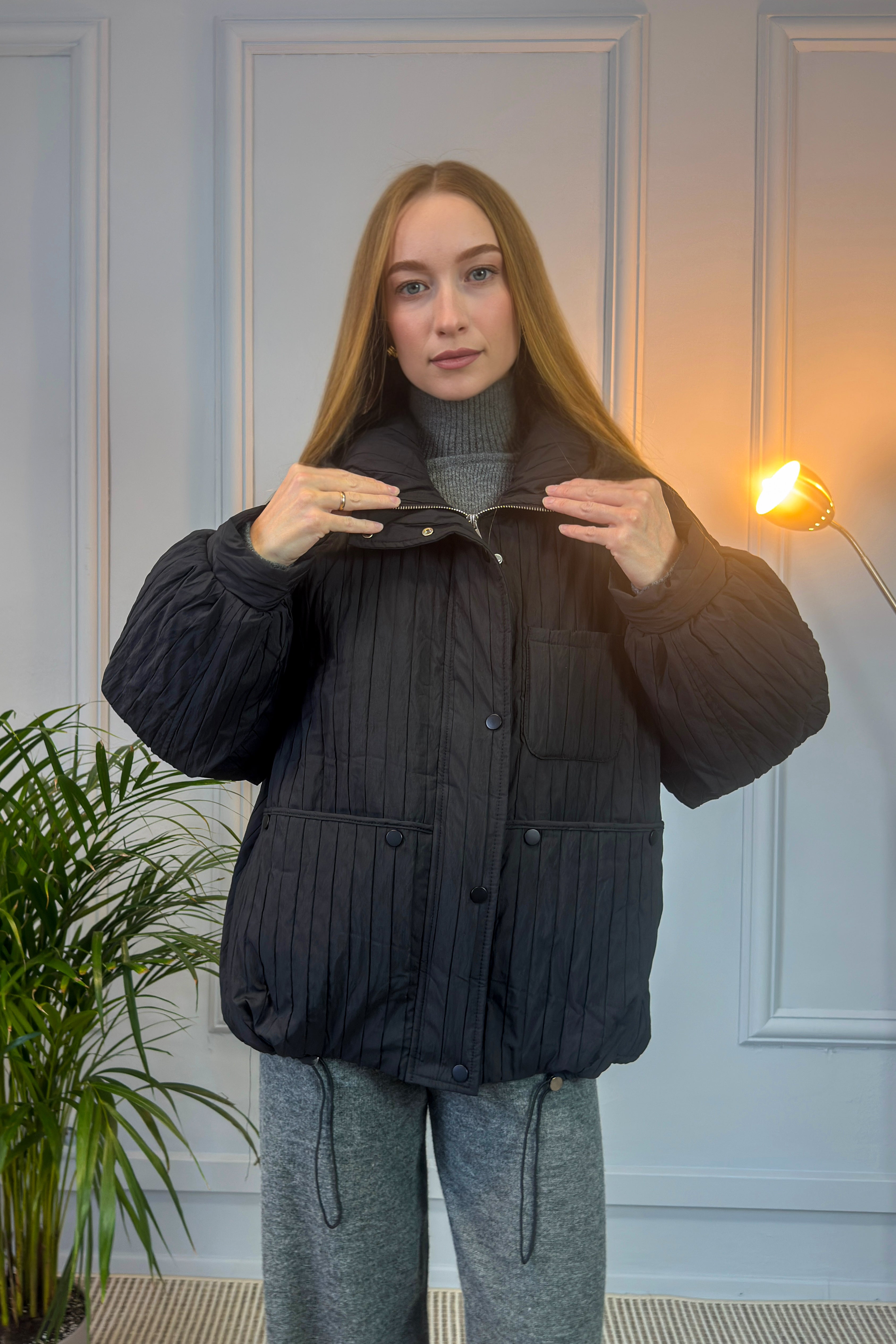 Czarna pikowana kurtka oversize