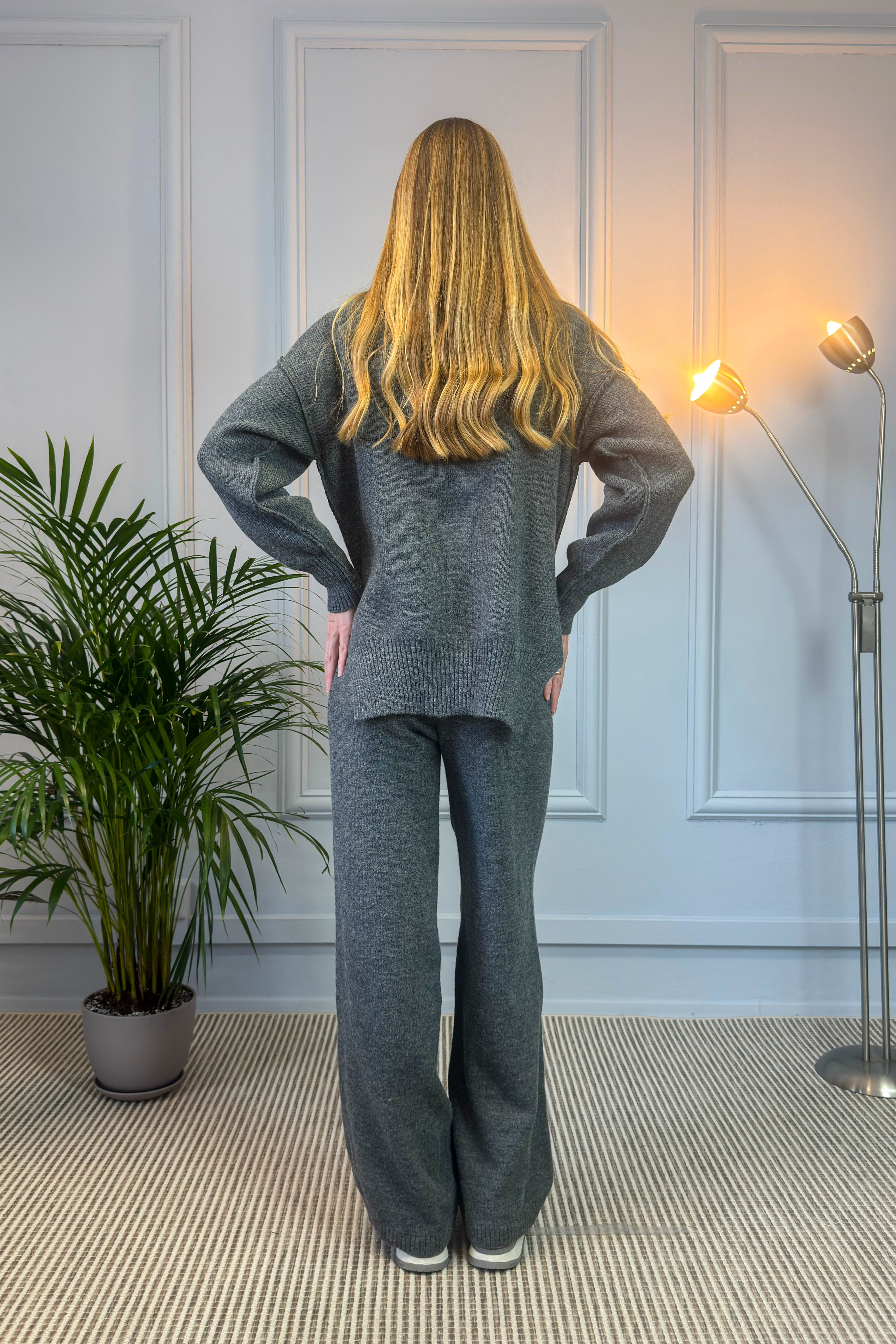 Grafitowy dzianinowy komplet z długim swetrem