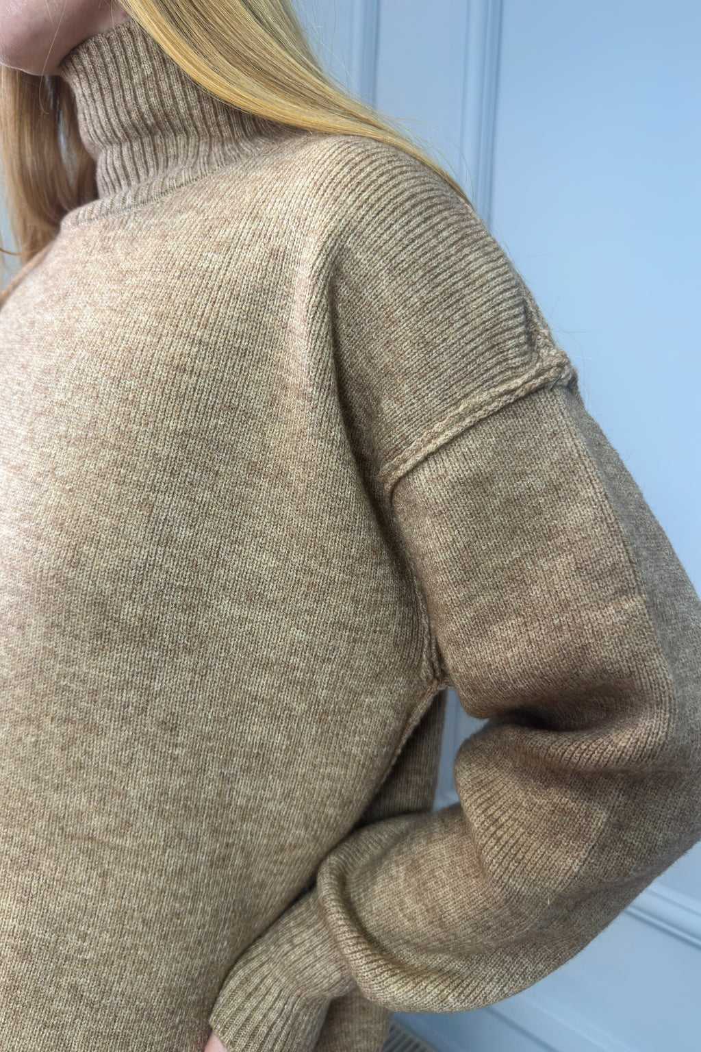 Karmelowy dzianinowy komplet z długim swetrem