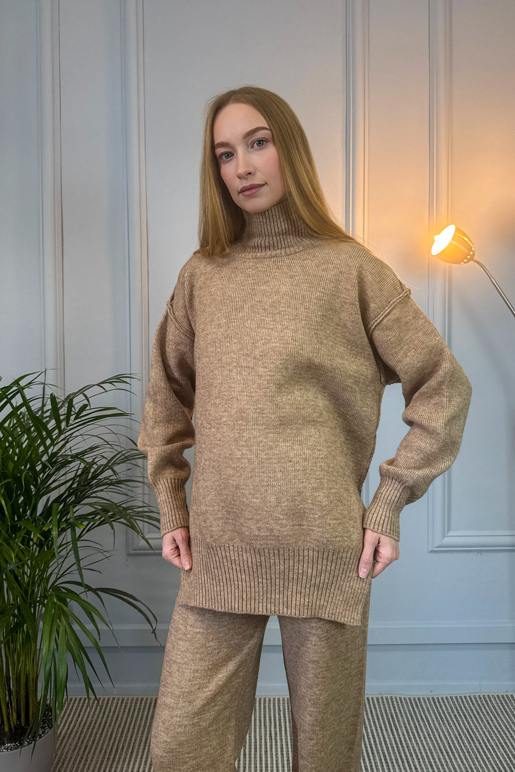 Karmelowy dzianinowy komplet z długim swetrem