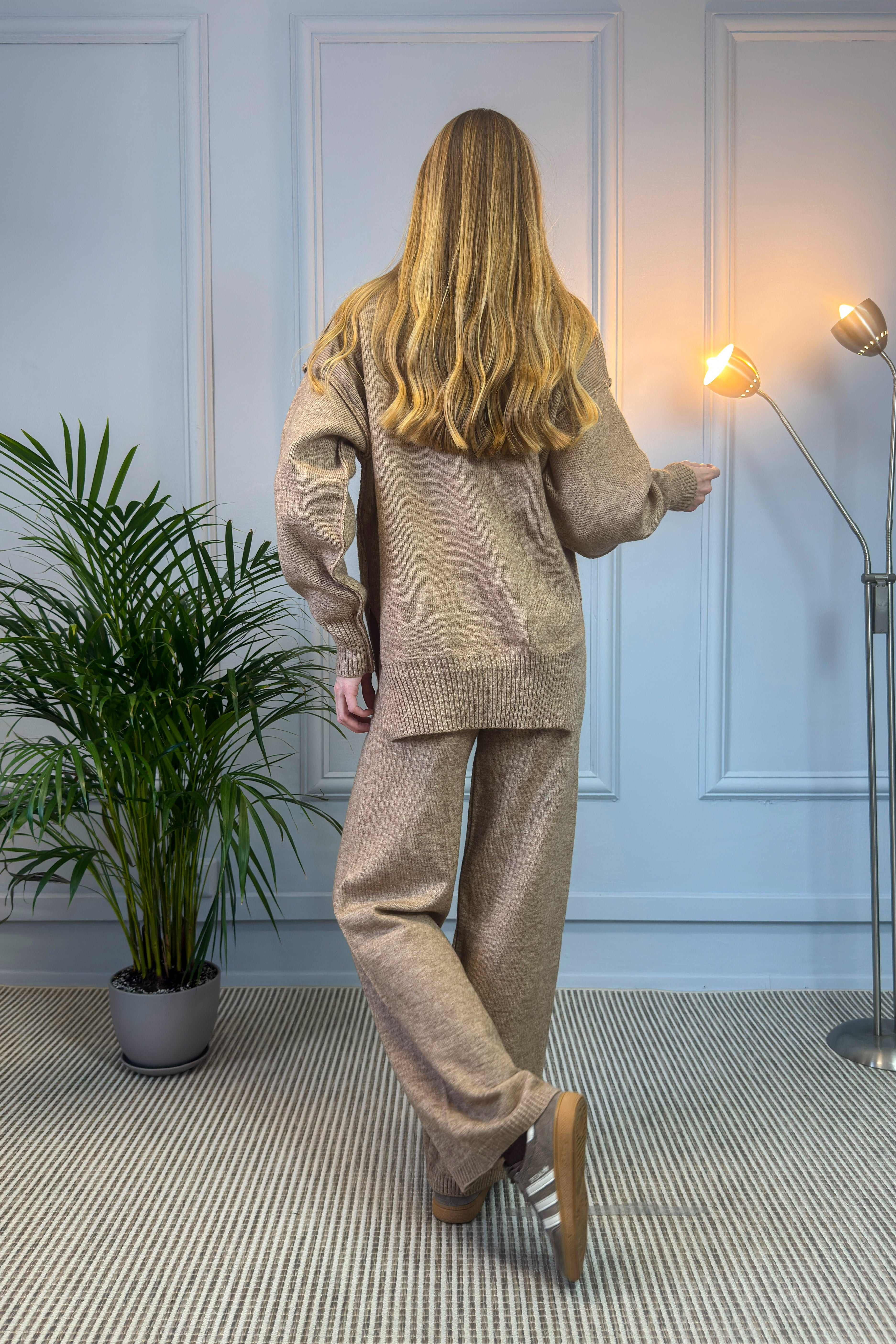 Karmelowy dzianinowy komplet z długim swetrem