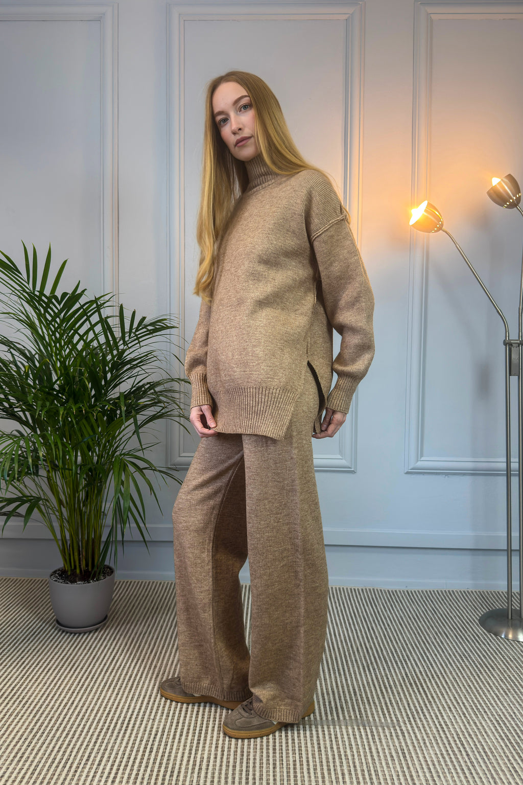 Karmelowy dzianinowy komplet z długim swetrem