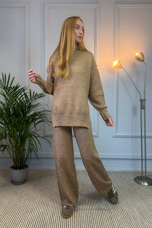 Karmelowy dzianinowy komplet z długim swetrem