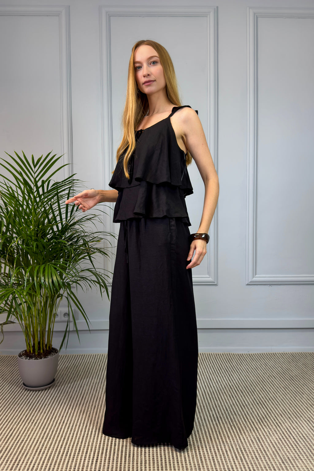 Letni komplet z falbanowym topem i szerokimi spodniami