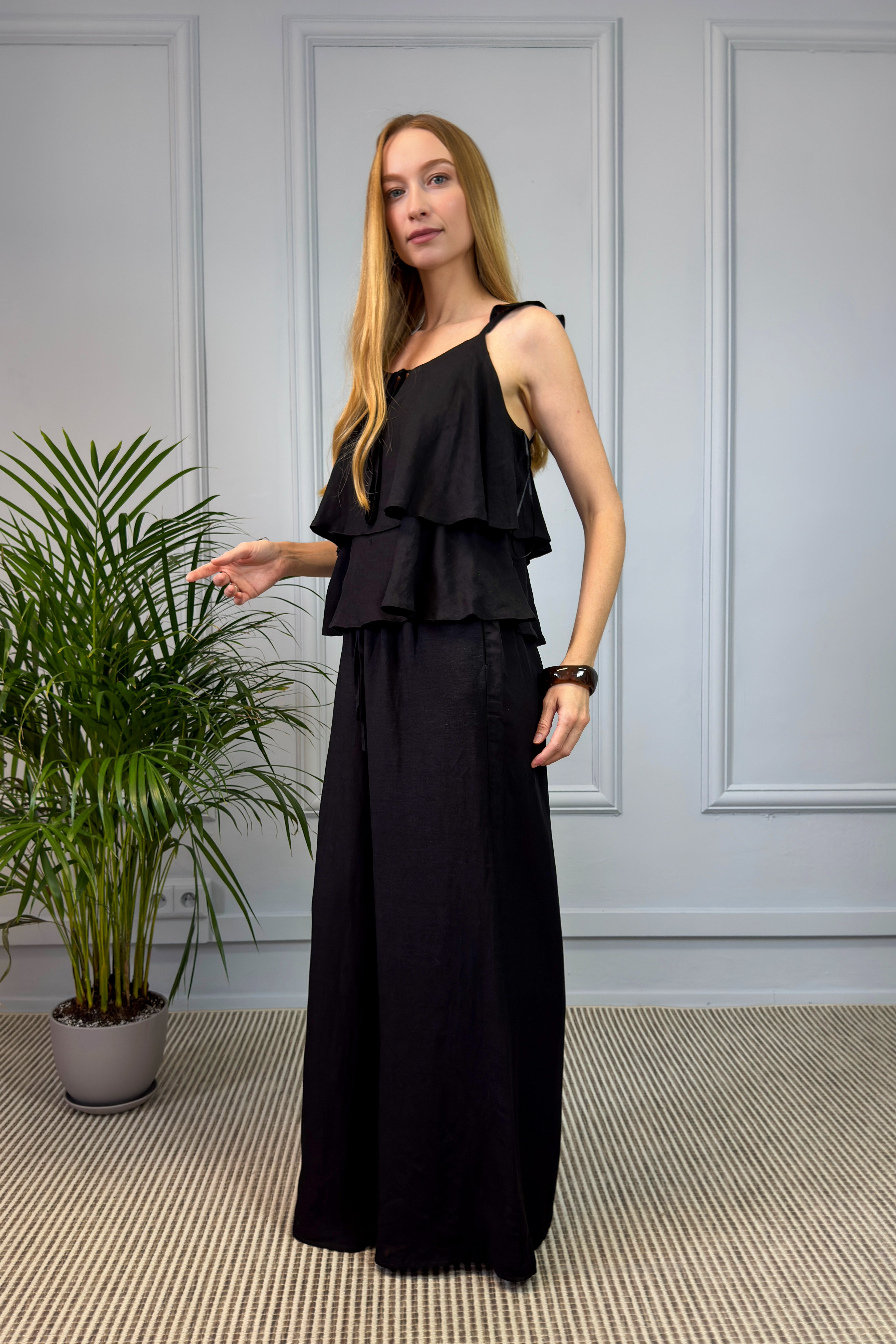 Letni komplet z falbanowym topem i szerokimi spodniami