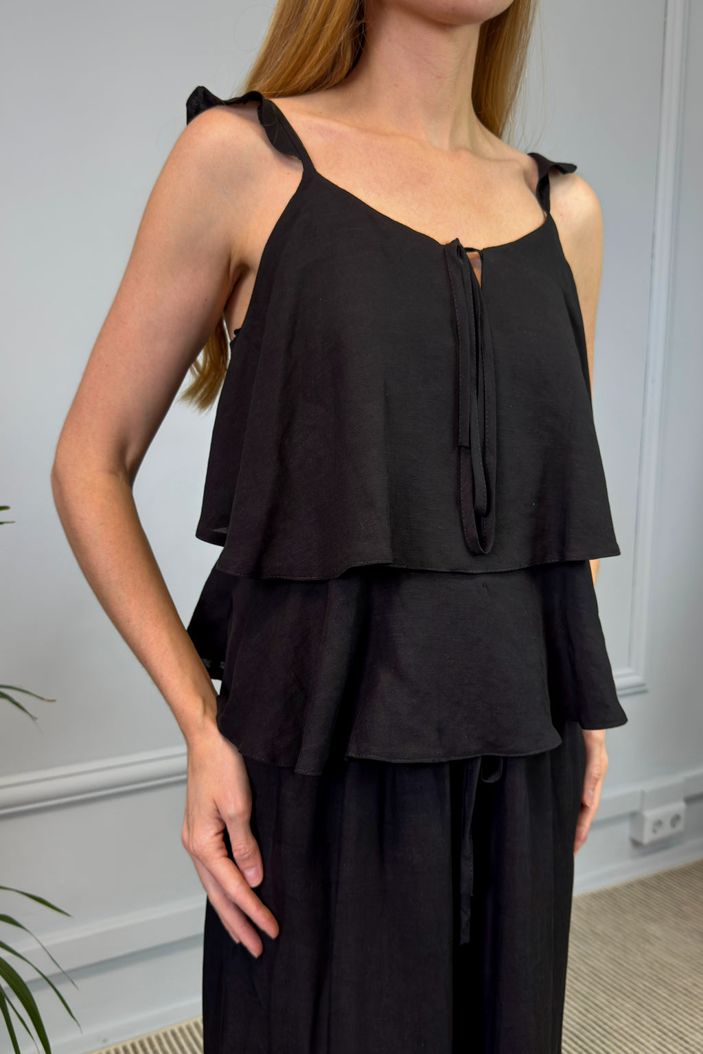 Letni komplet z falbanowym topem i szerokimi spodniami