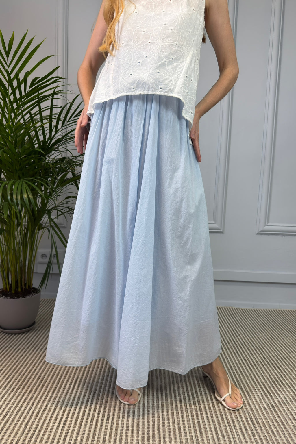 Jasnoniebieska spódnica maxi