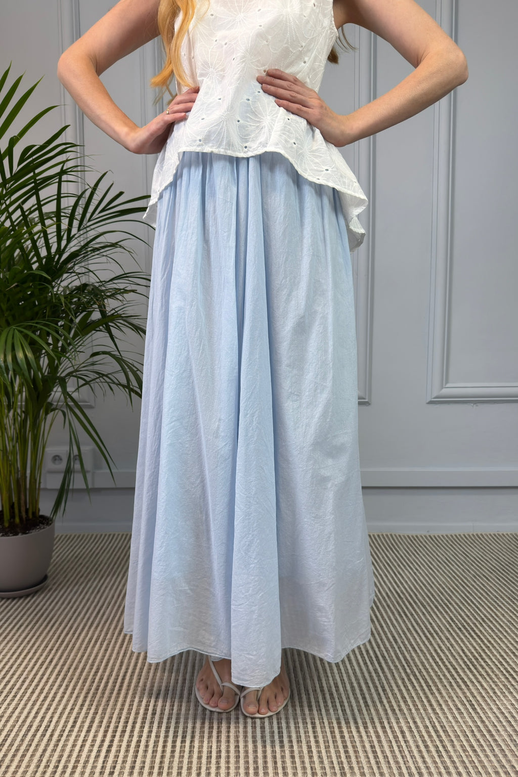 Jasnoniebieska spódnica maxi