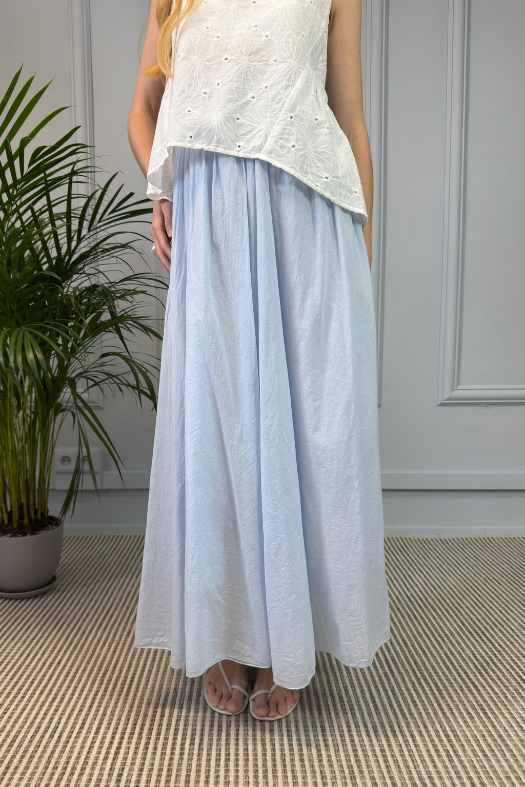 Jasnoniebieska spódnica maxi