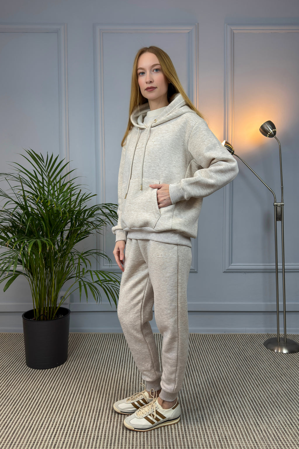 Komplet dresowy z haftem „SIMPLY” – beżowy melanż