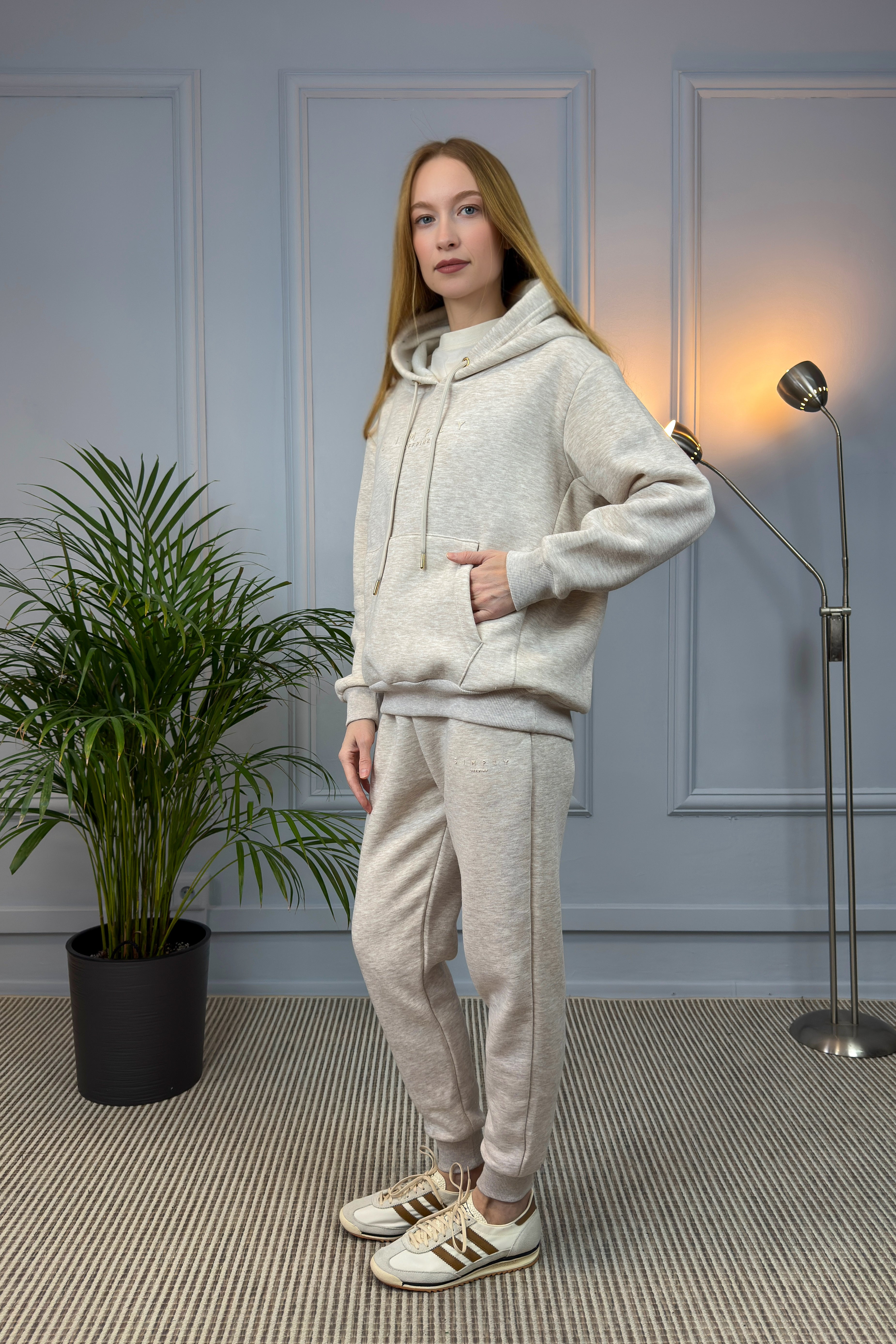 Komplet dresowy z haftem „SIMPLY” – beżowy melanż