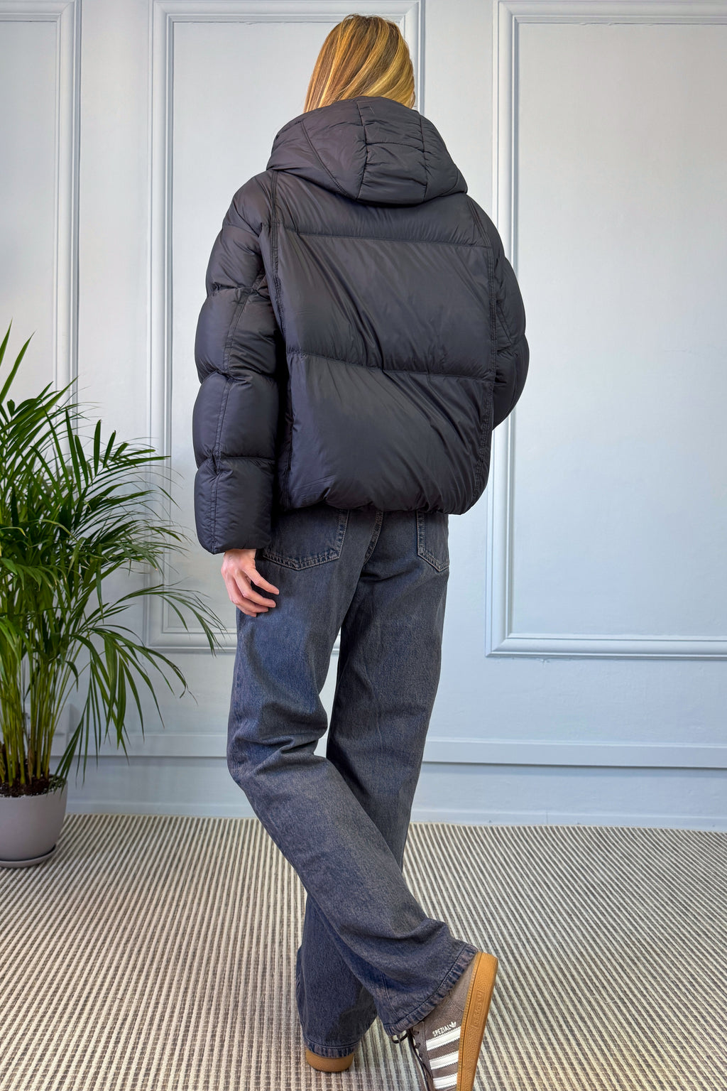 Krótka pikowana kurtka puchowa czarna