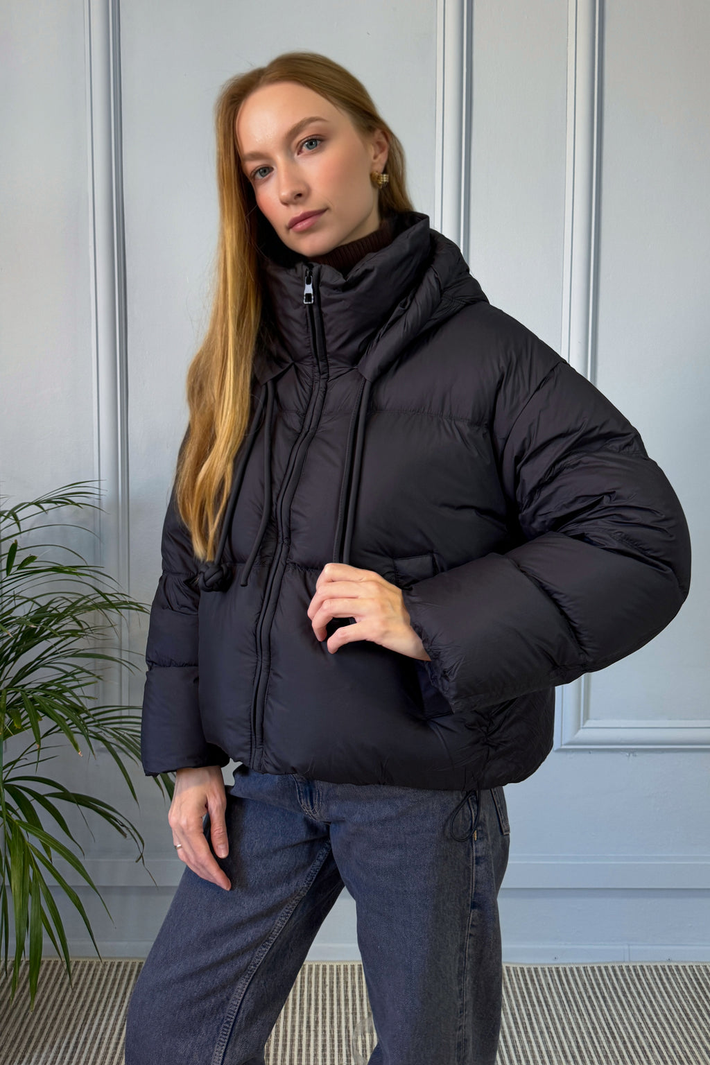 Krótka pikowana kurtka puchowa czarna