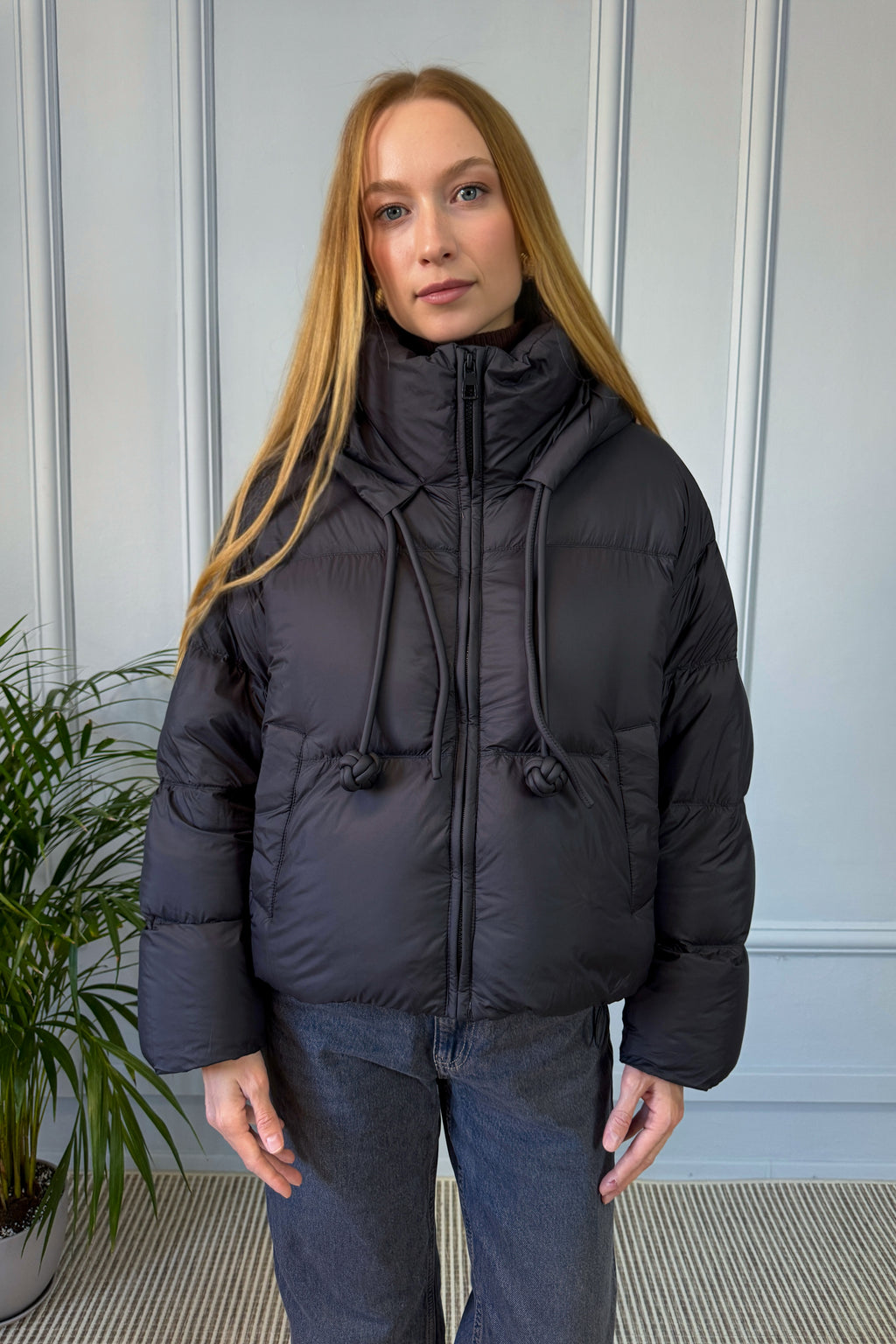 Krótka pikowana kurtka puchowa czarna