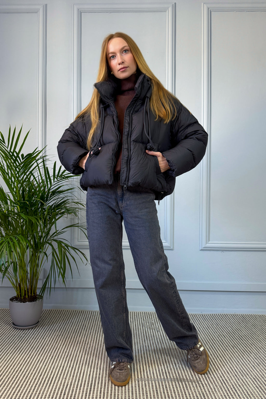 Krótka pikowana kurtka puchowa czarna