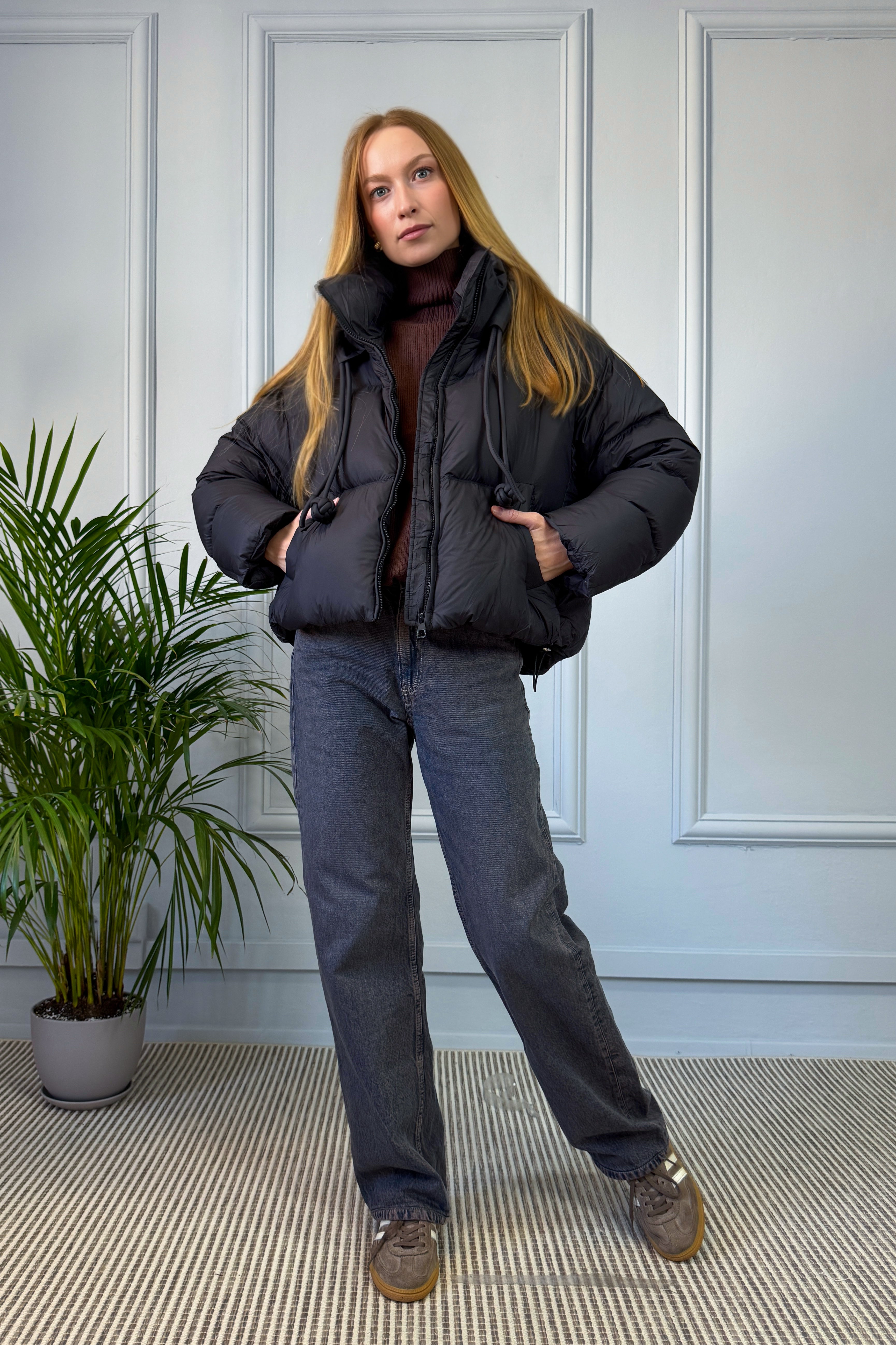 Krótka pikowana kurtka puchowa czarna