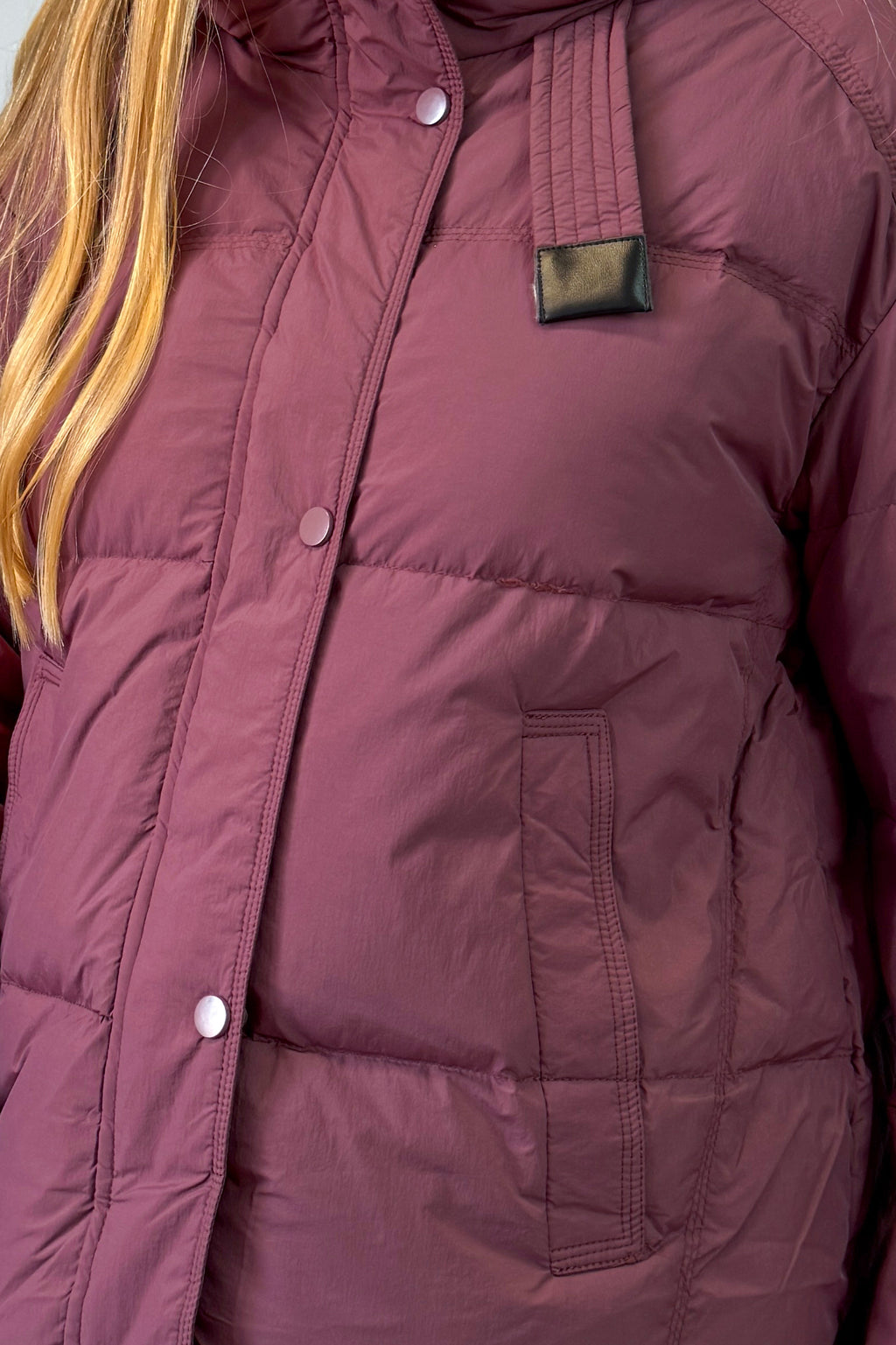 Pikowana kurtka z kapturem – śliwkowa