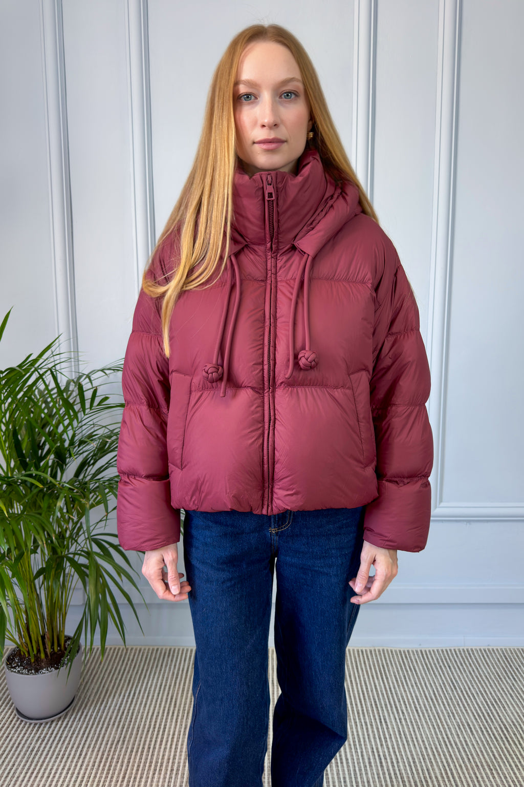 Krótka pikowana kurtka z kapturem – bordowa