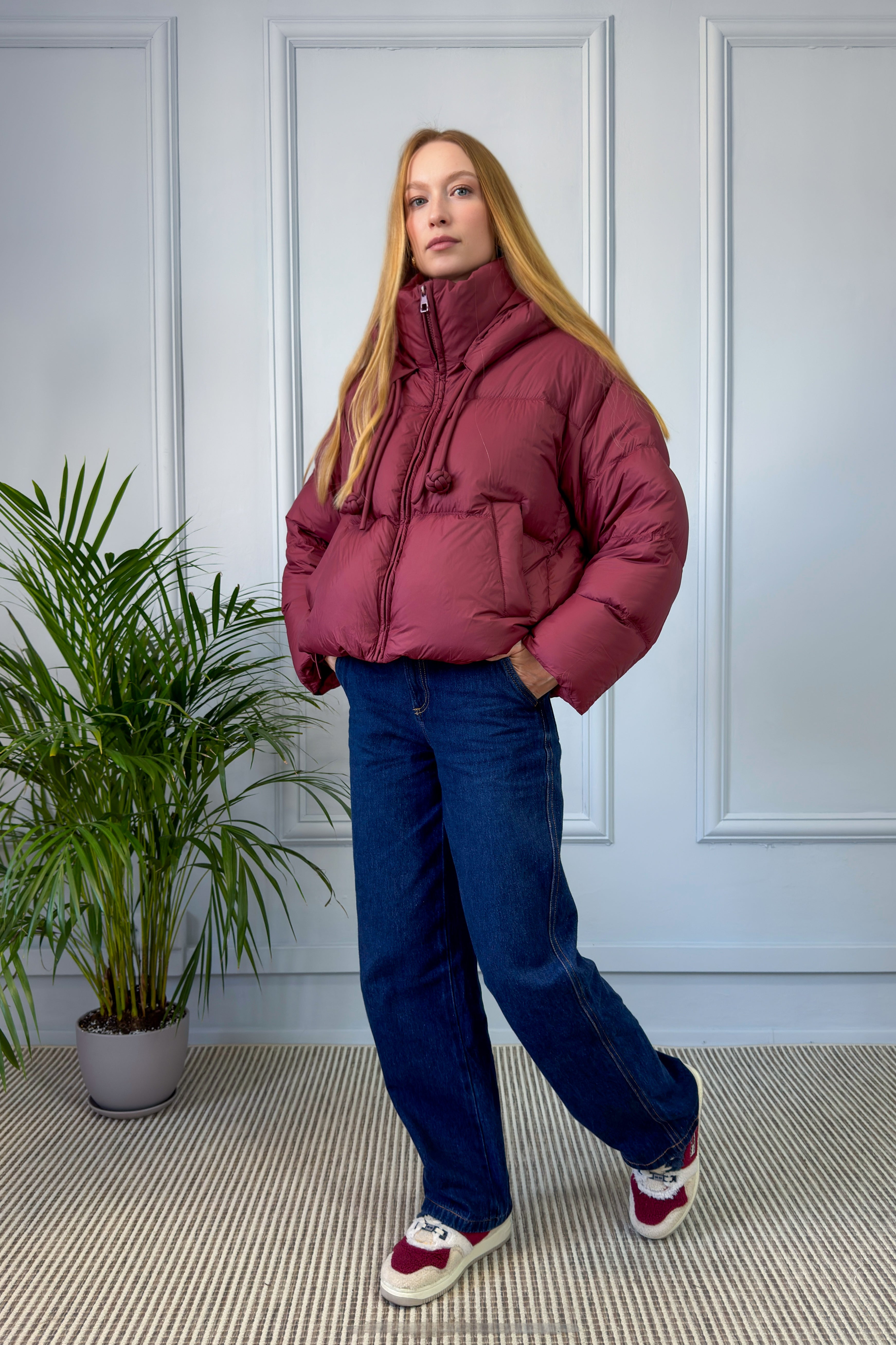 Krótka pikowana kurtka z kapturem – bordowa
