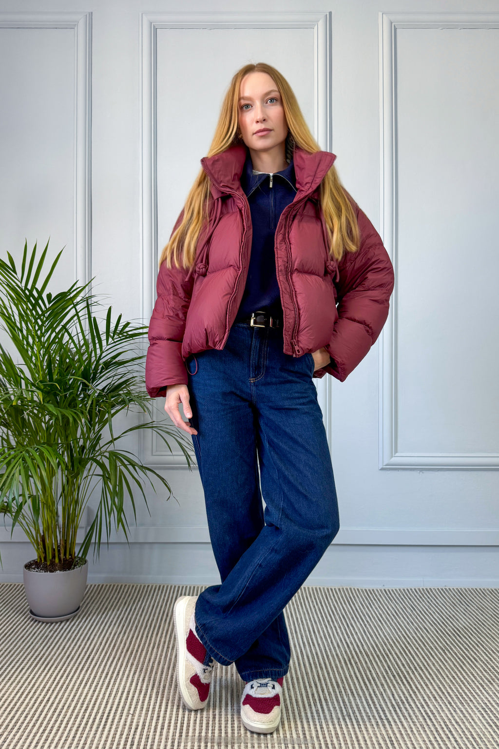 Krótka pikowana kurtka z kapturem – bordowa