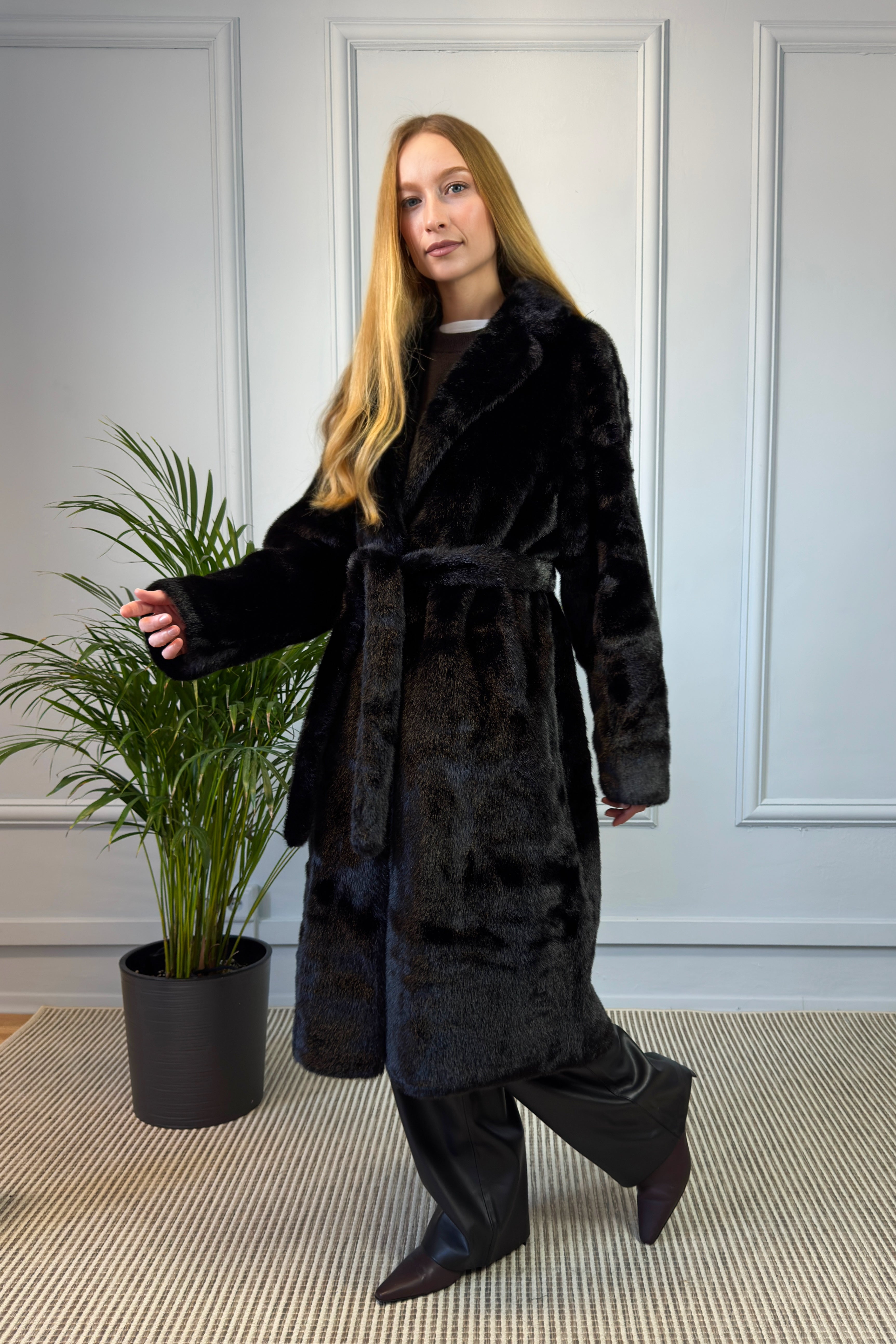 Klasyczne futro czarne z paskiem