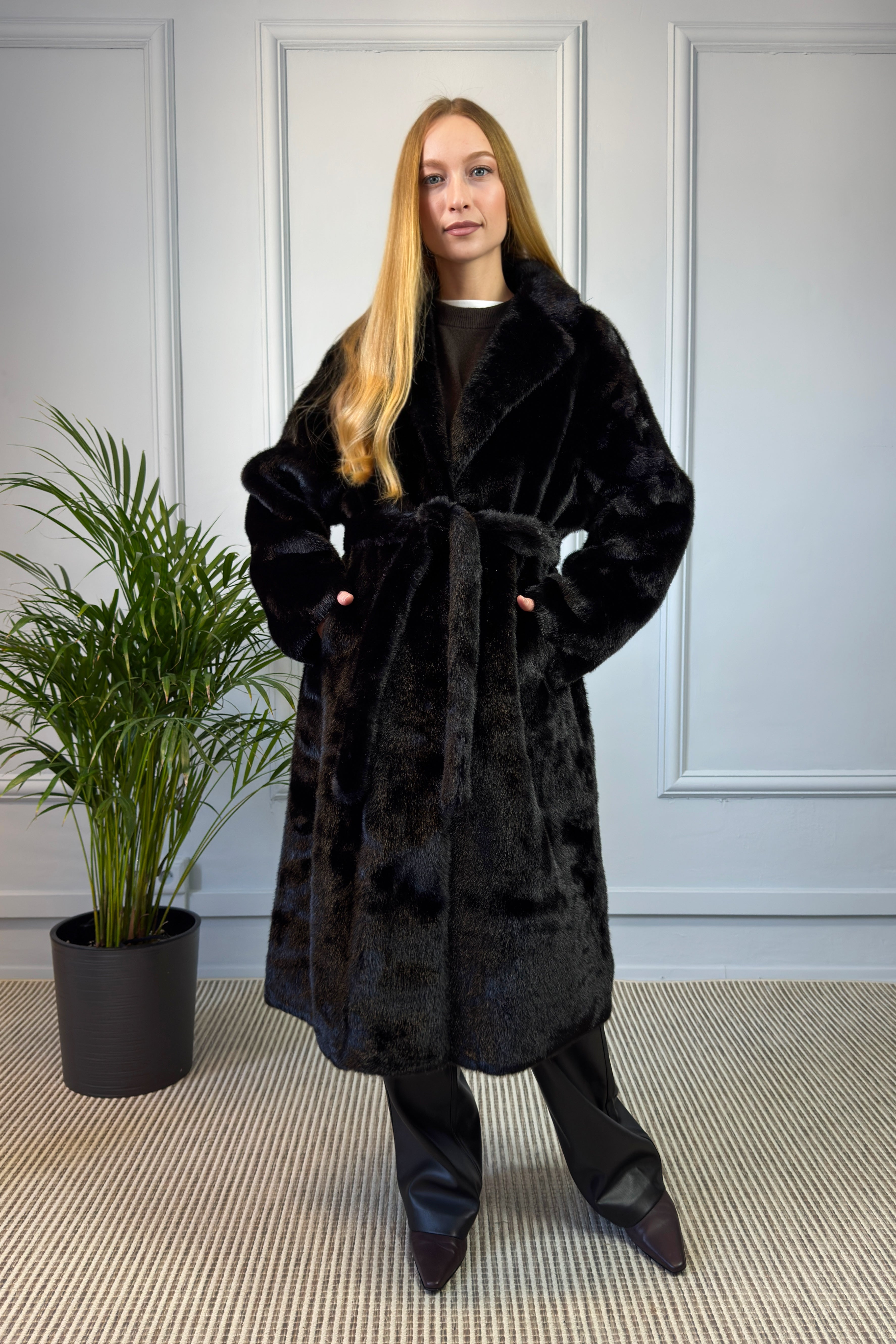 Klasyczne futro czarne z paskiem